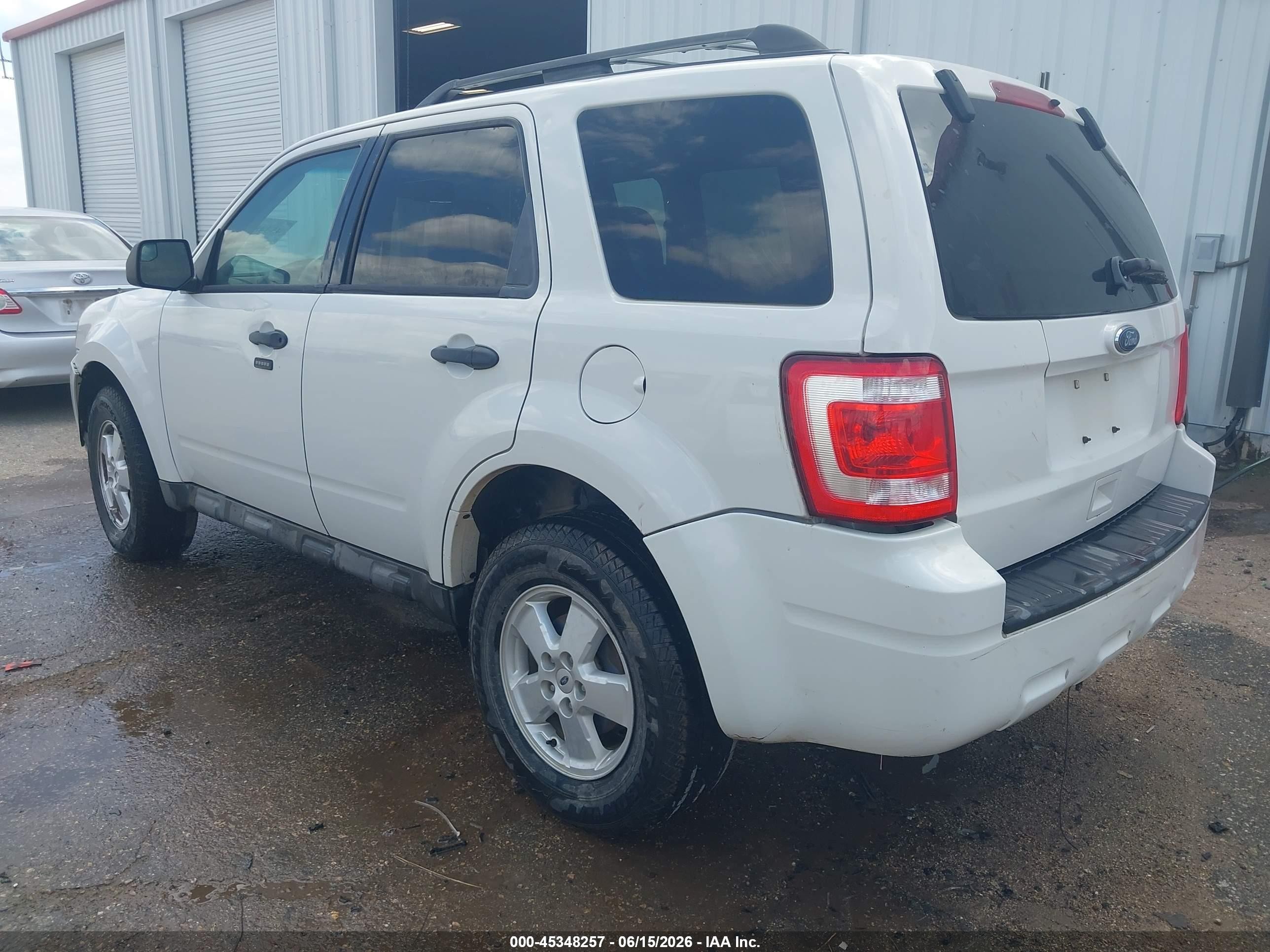 2011 Ford Escape Xlt White vin: 1FMCU9D74BKA55972