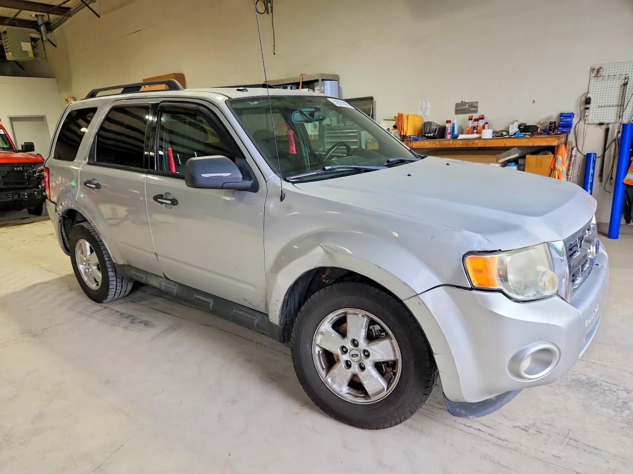 2011 Ford Escape Xlt Silver vin: 1FMCU9D74BKB34543
