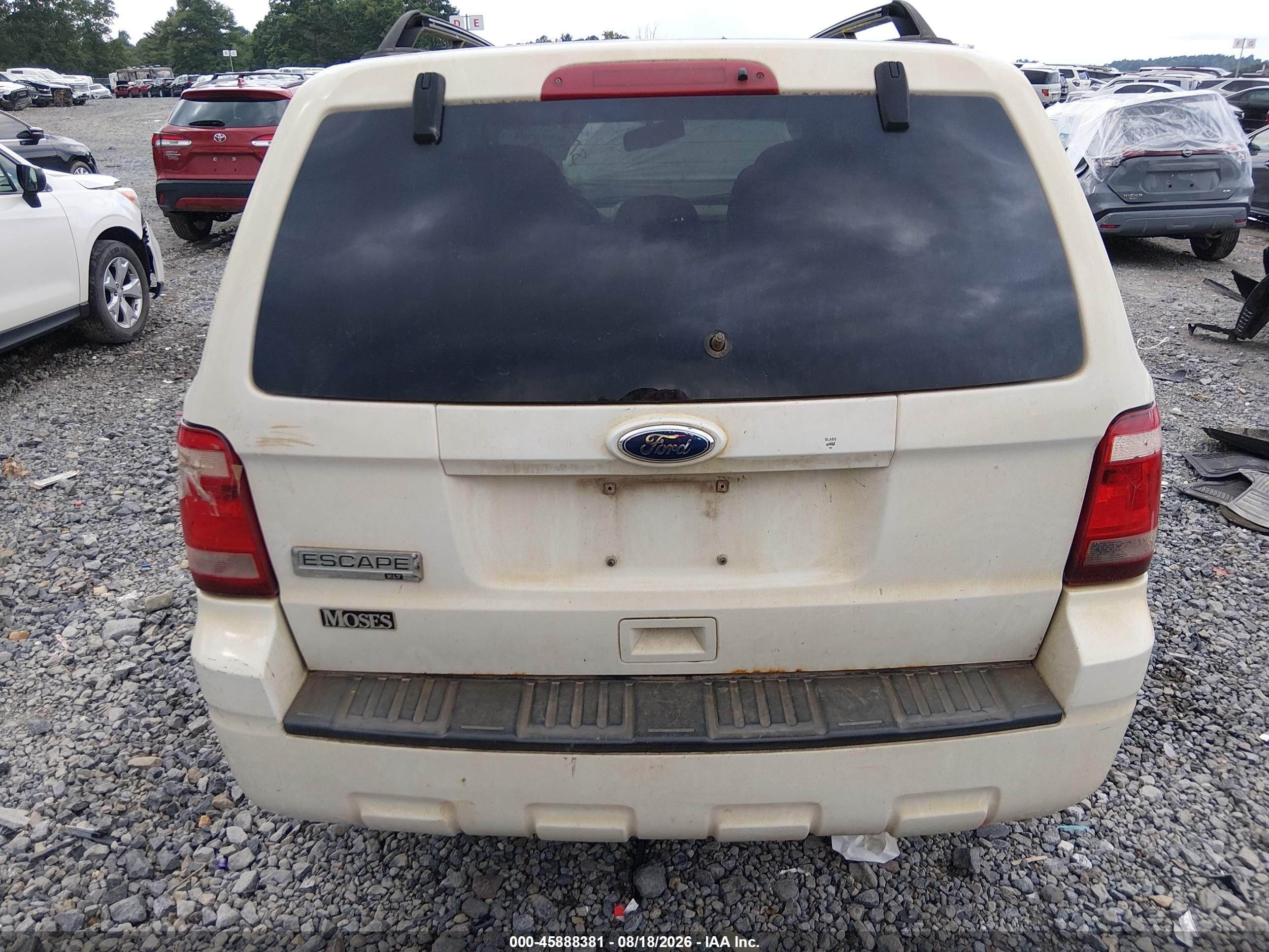 2010 Ford Escape Xlt White vin: 1FMCU9D75AKC51739