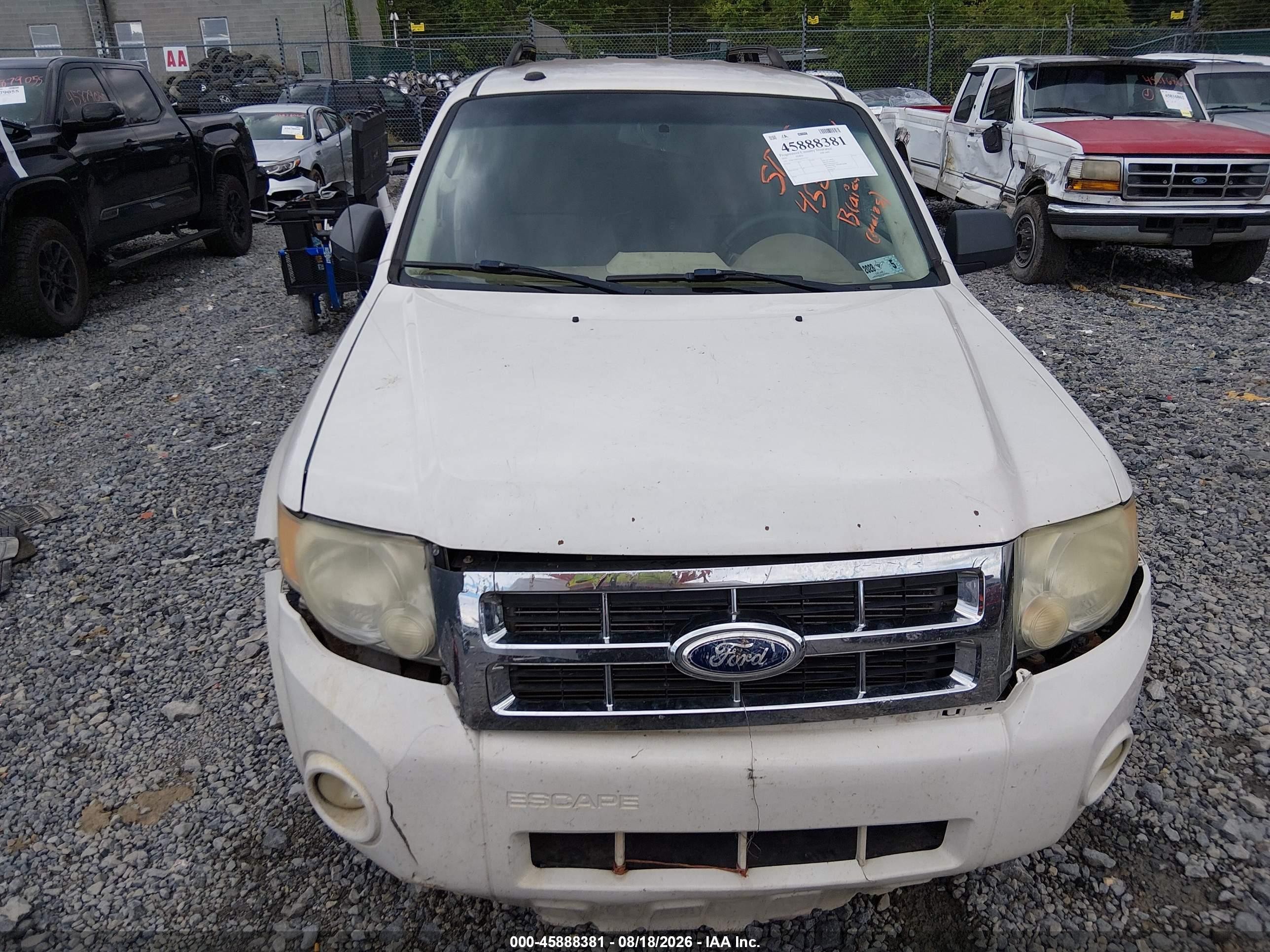 2010 Ford Escape Xlt White vin: 1FMCU9D75AKC51739