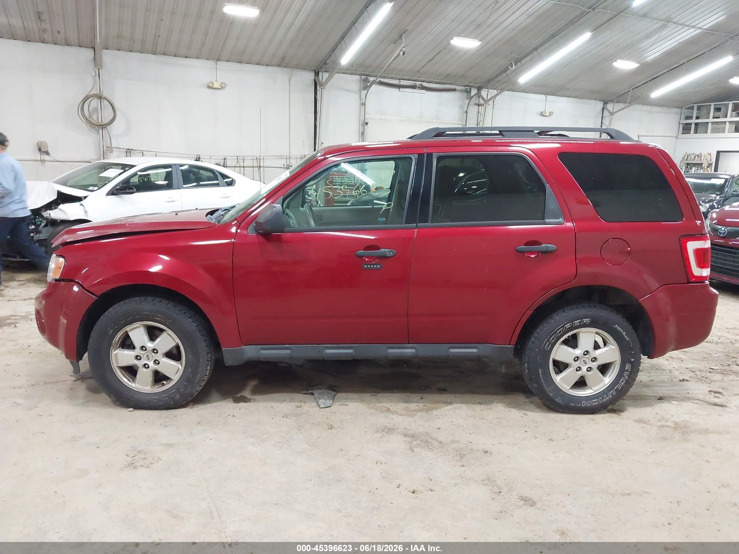 2011 Ford Escape Xlt Burgundy vin: 1FMCU9D75BKB11580
