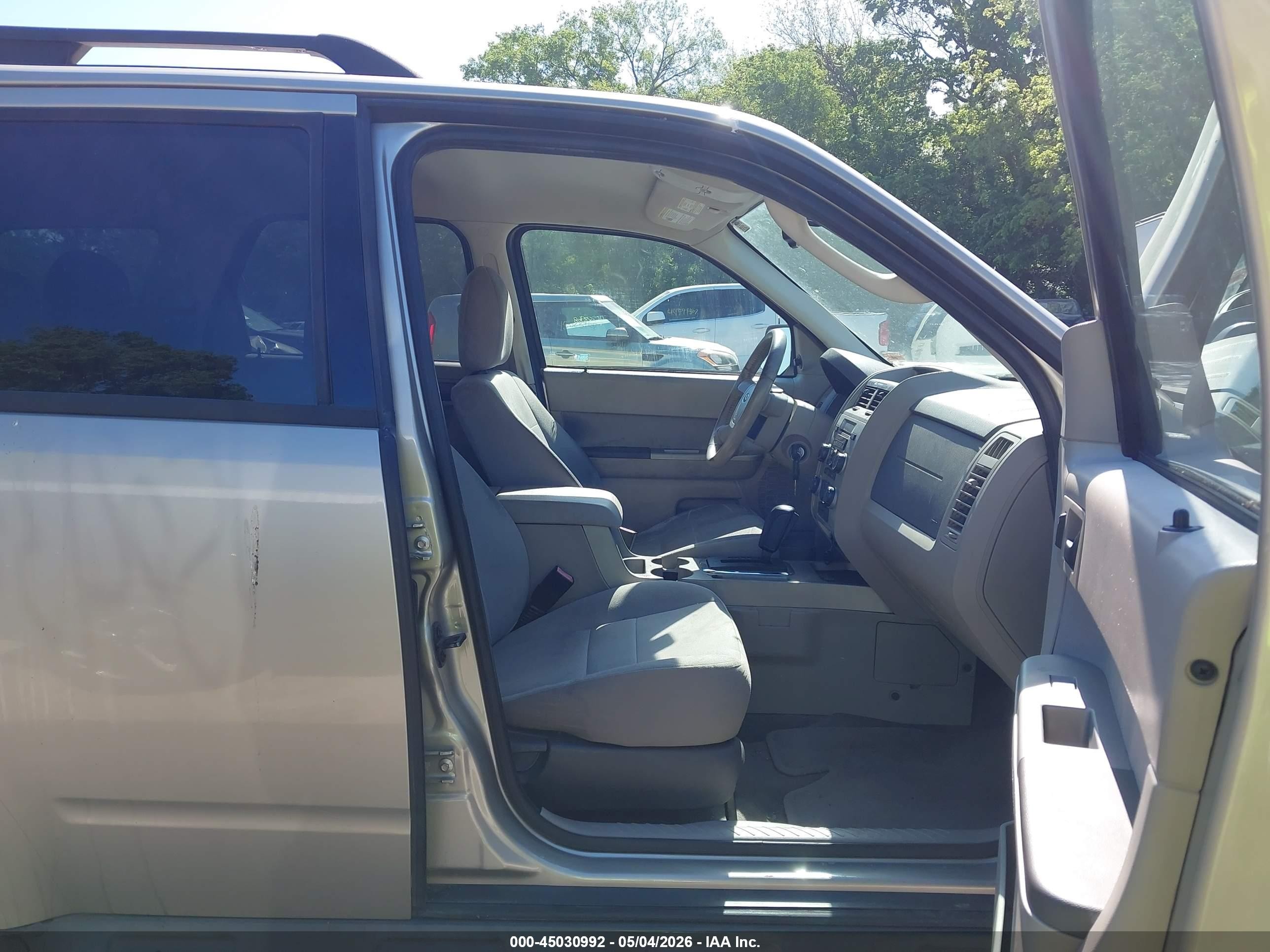 2010 Ford Escape Xlt Silver vin: 1FMCU9D76AKC03392