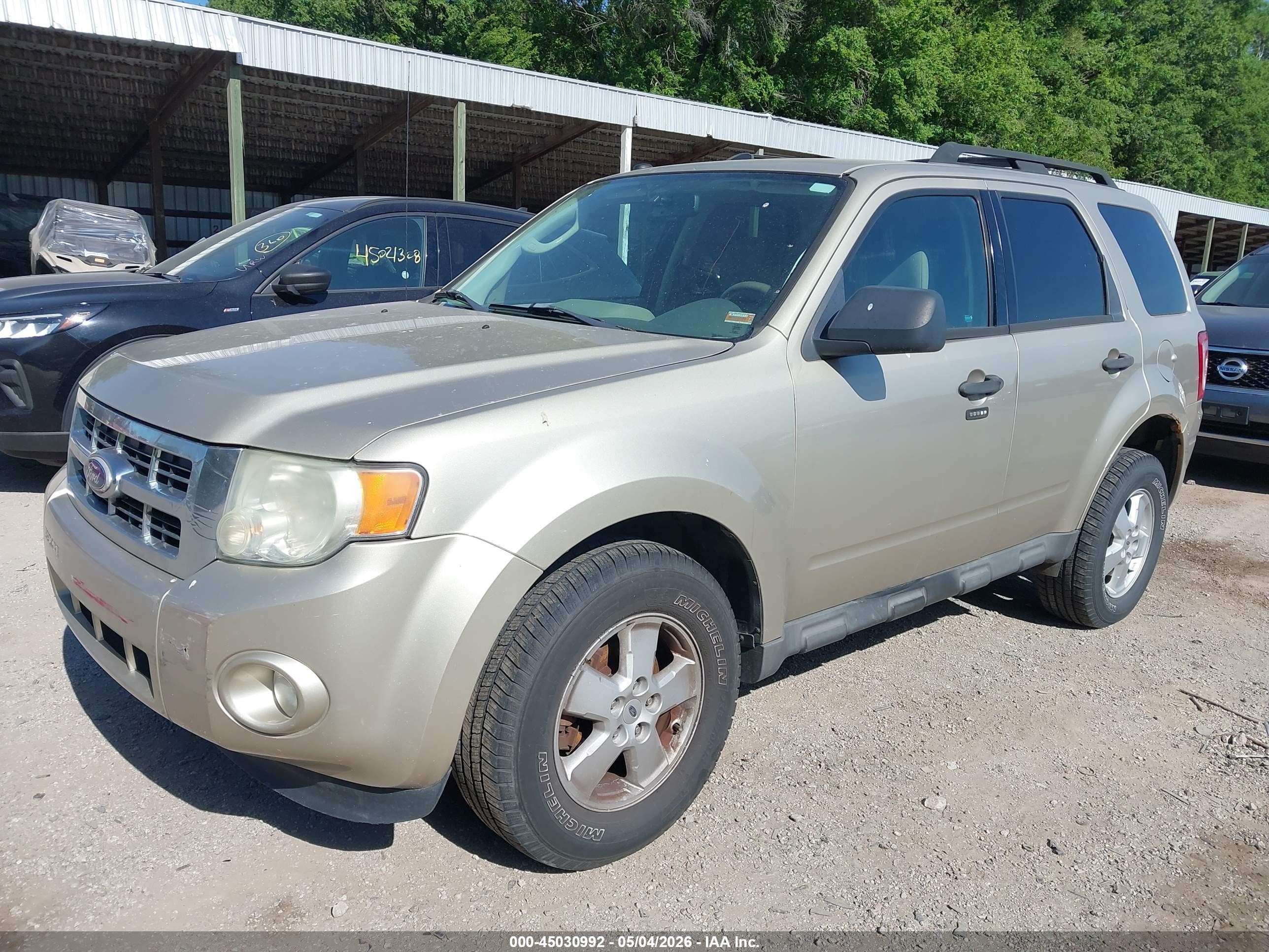2010 Ford Escape Xlt Silver vin: 1FMCU9D76AKC03392