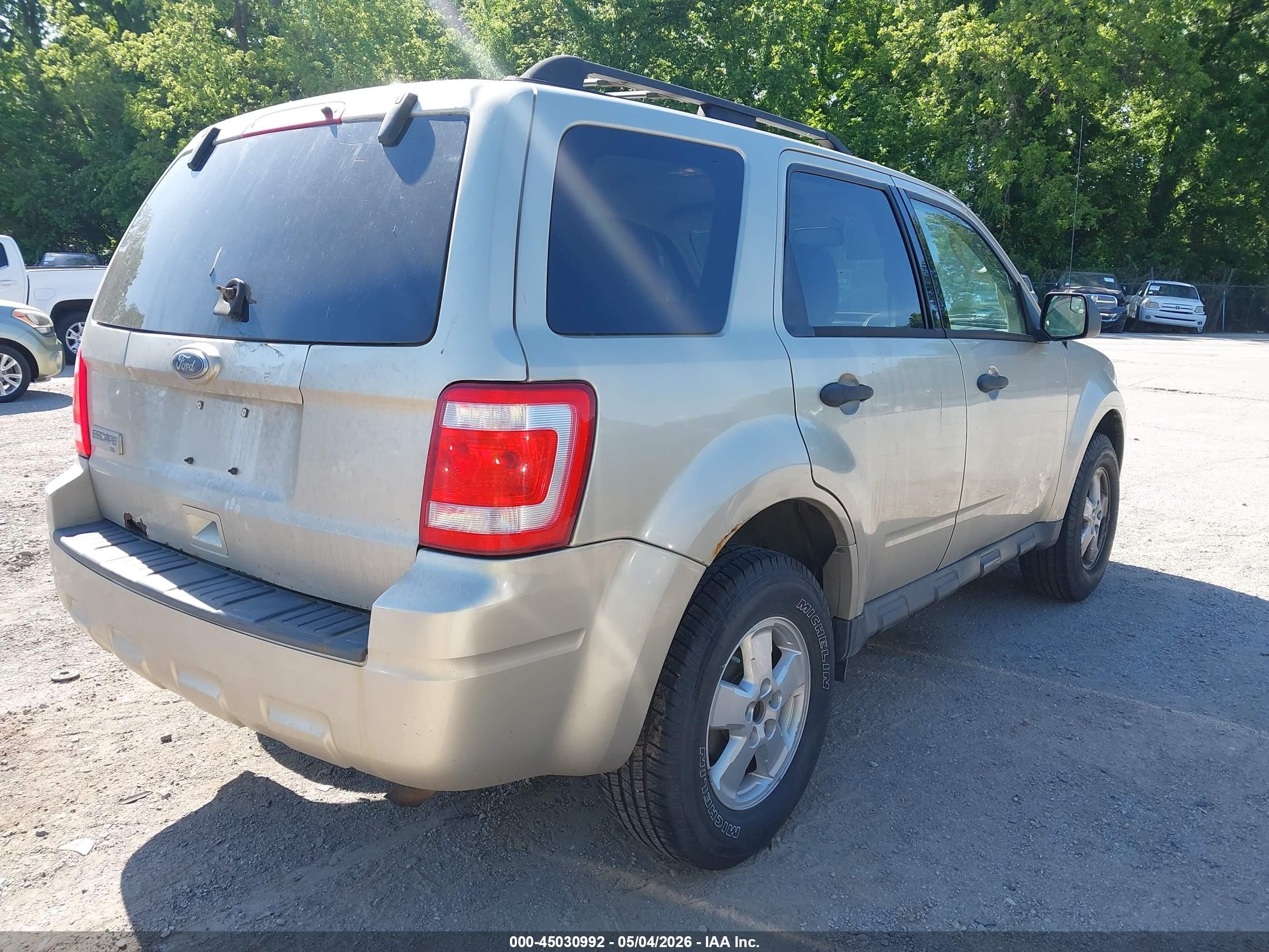 2010 Ford Escape Xlt Silver vin: 1FMCU9D76AKC03392