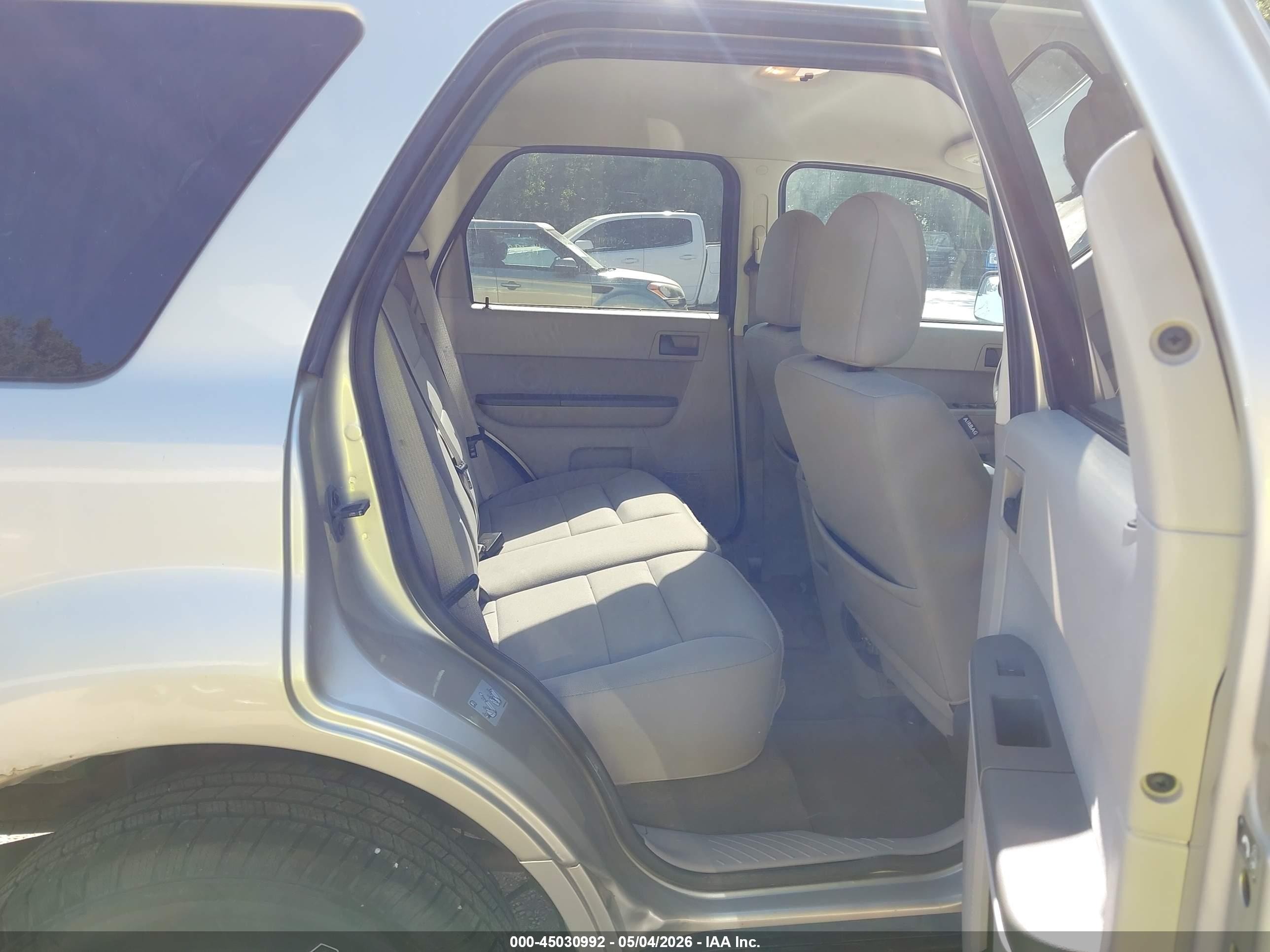 2010 Ford Escape Xlt Silver vin: 1FMCU9D76AKC03392