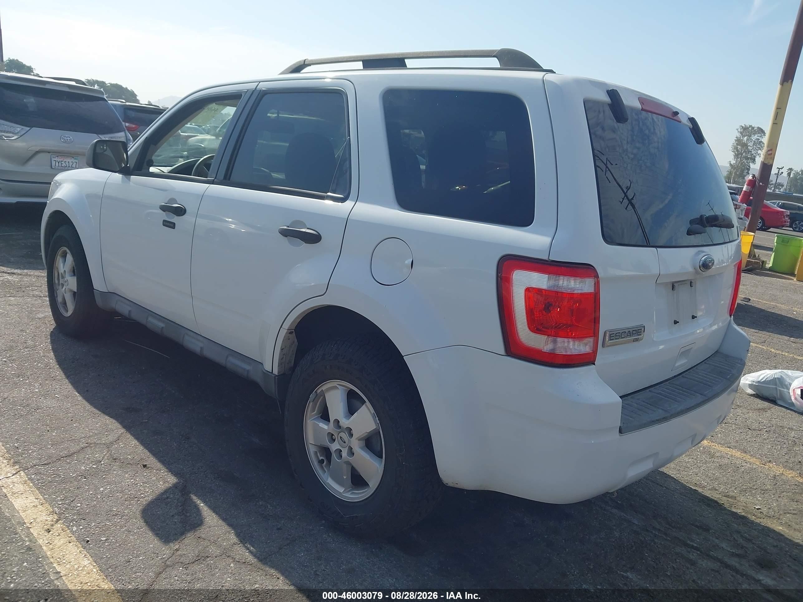 2011 Ford Escape Xlt White vin: 1FMCU9D76BKB34561