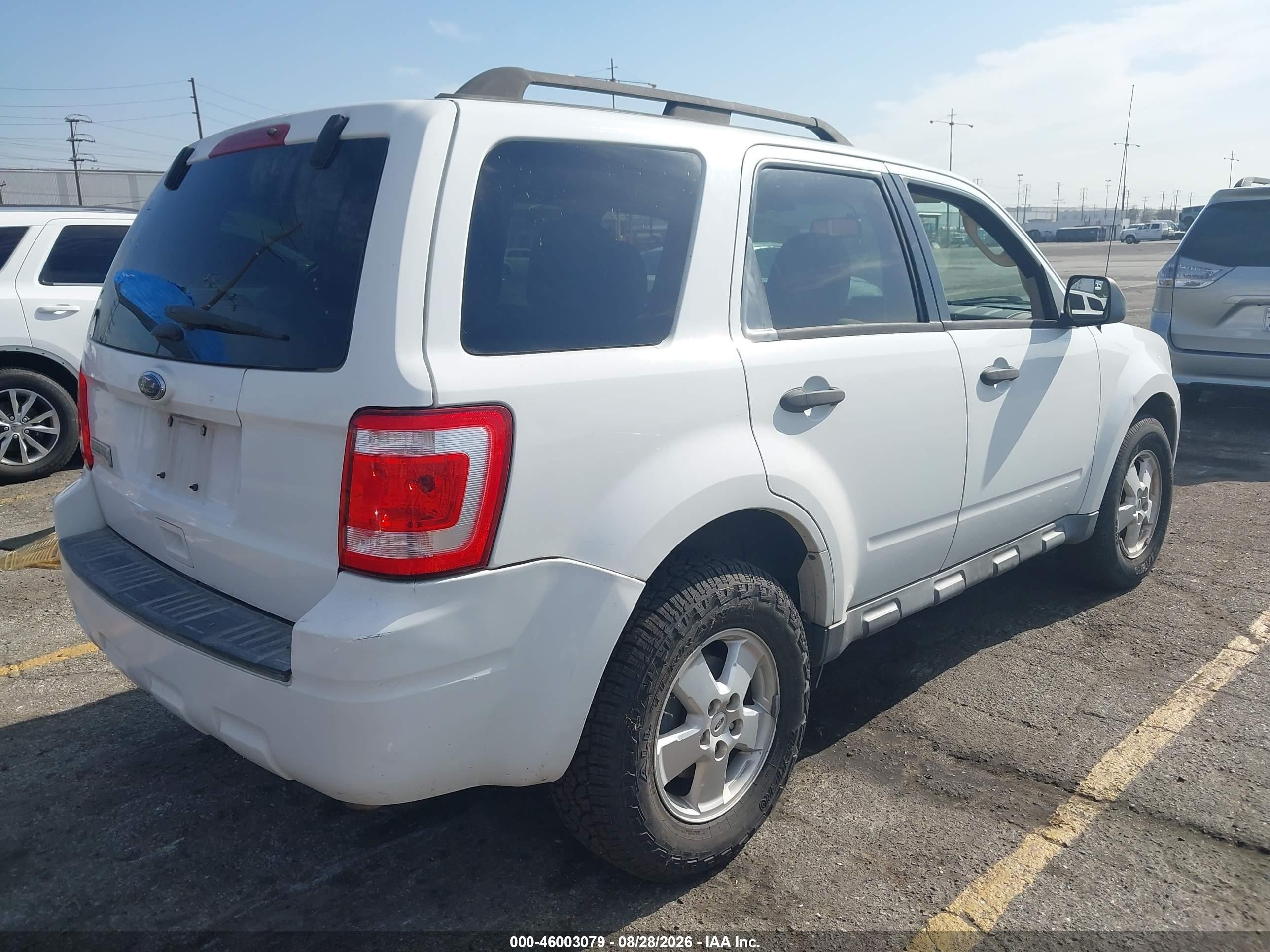 2011 Ford Escape Xlt White vin: 1FMCU9D76BKB34561
