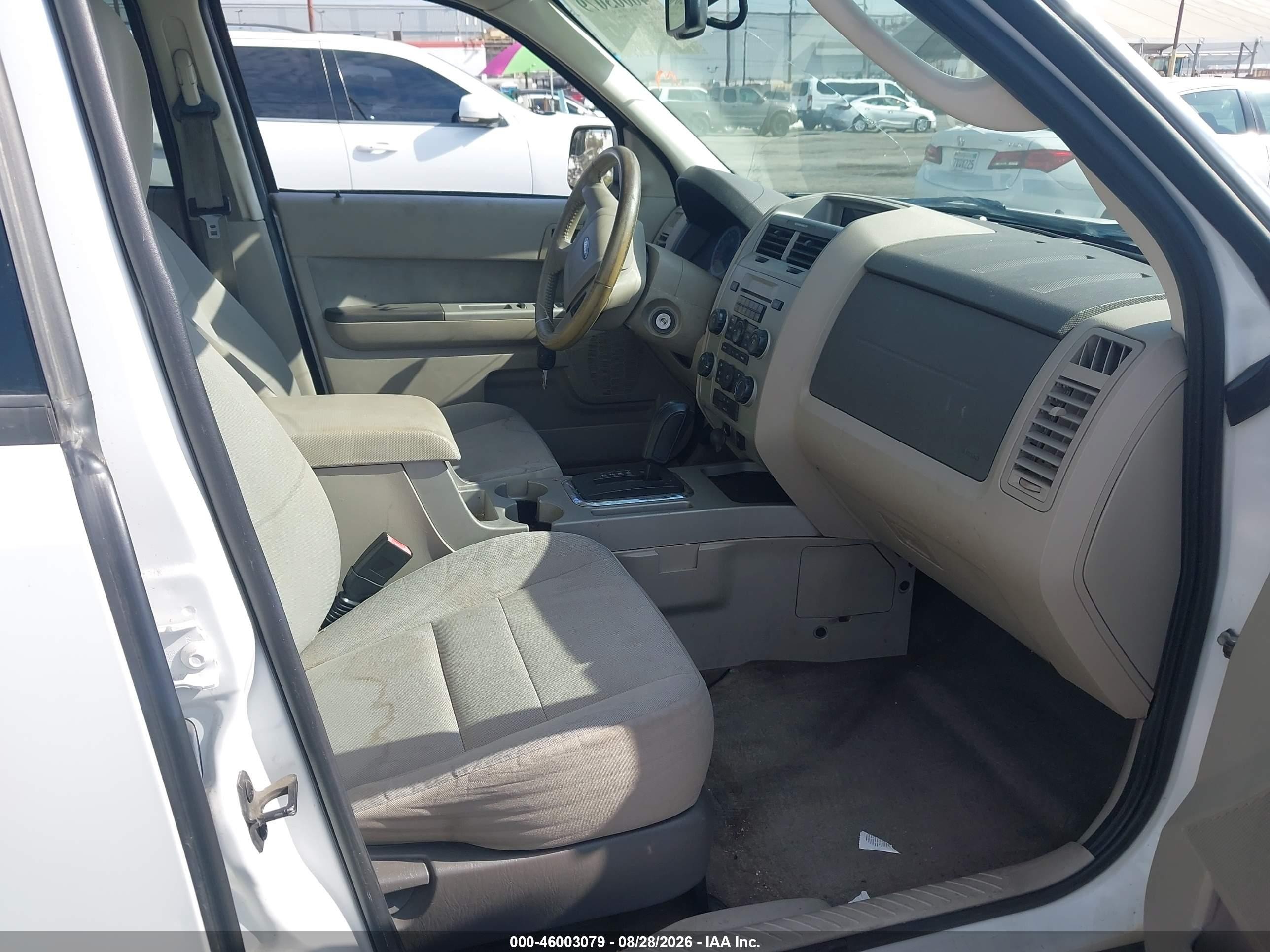 2011 Ford Escape Xlt White vin: 1FMCU9D76BKB34561