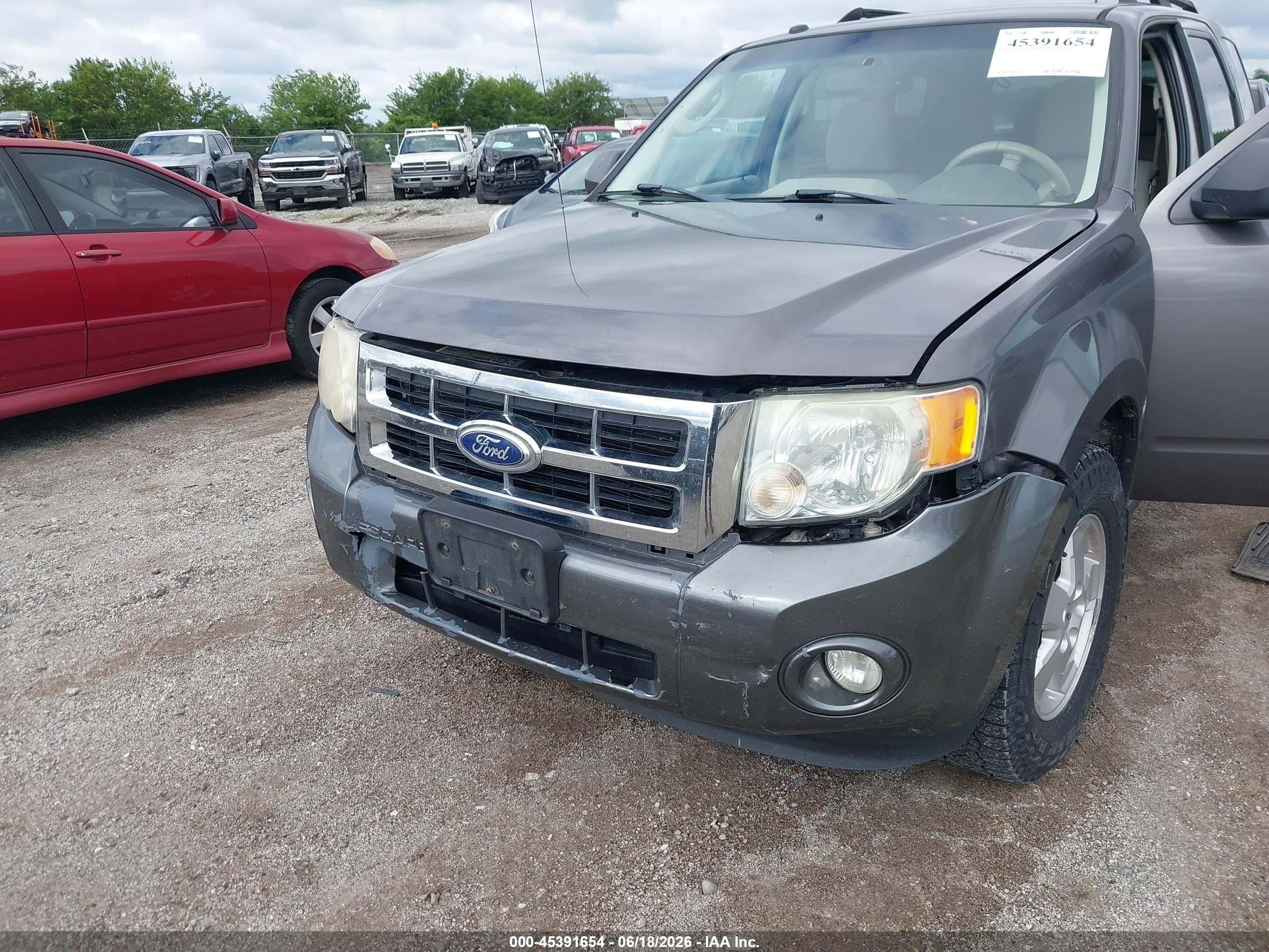 2011 Ford Escape Xlt Серый vin: 1FMCU9D76BKB75420