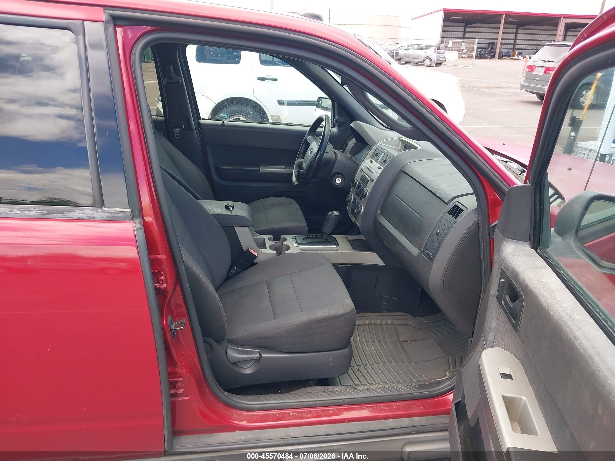 2011 Ford Escape Xlt Red vin: 1FMCU9D76BKB84604