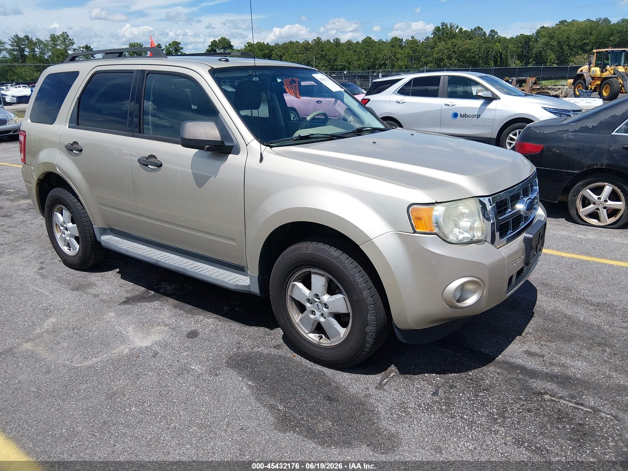 2010 Ford Escape Xlt Beige vin: 1FMCU9D77AKA10068