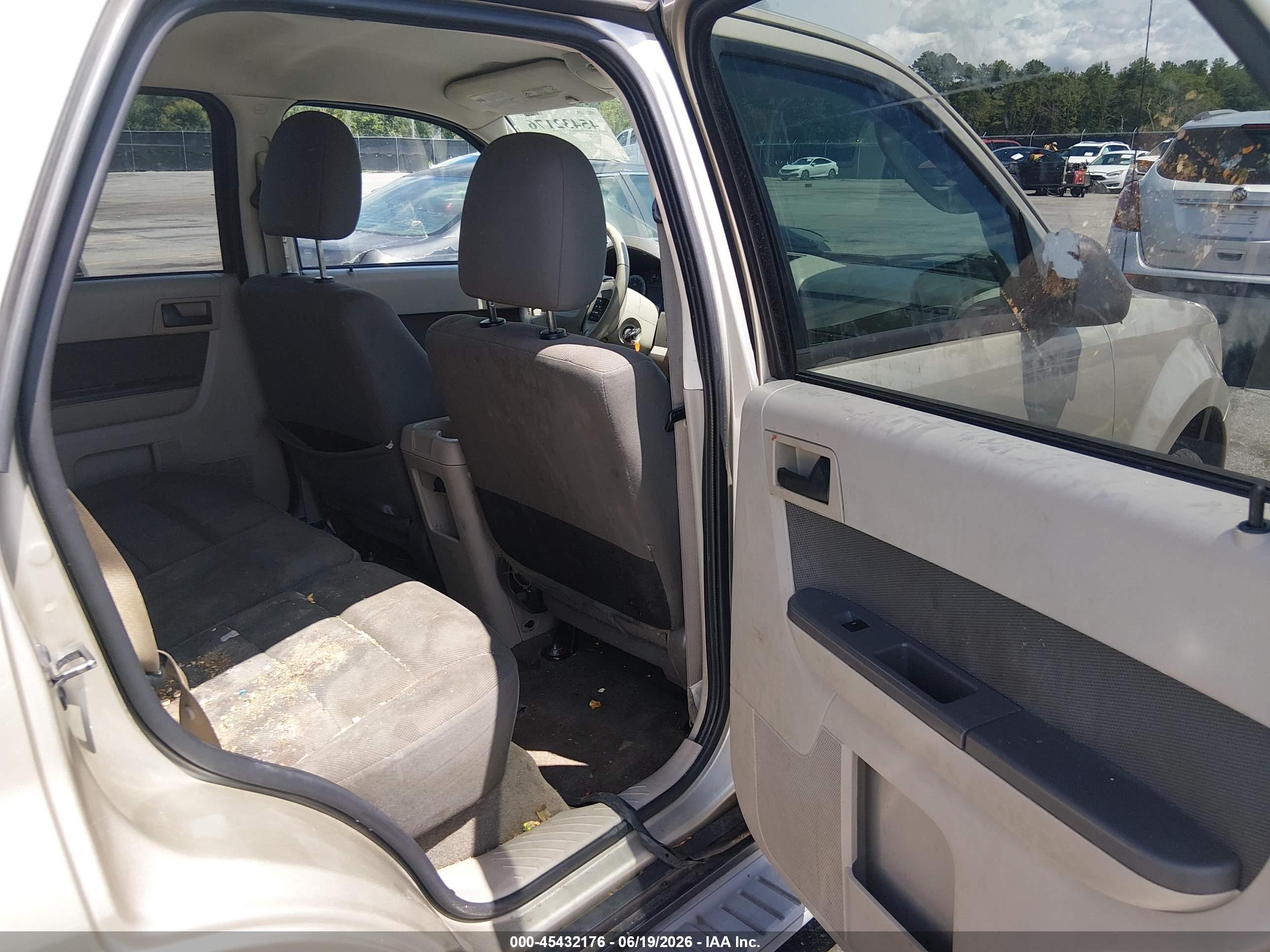 2010 Ford Escape Xlt Beige vin: 1FMCU9D77AKA10068