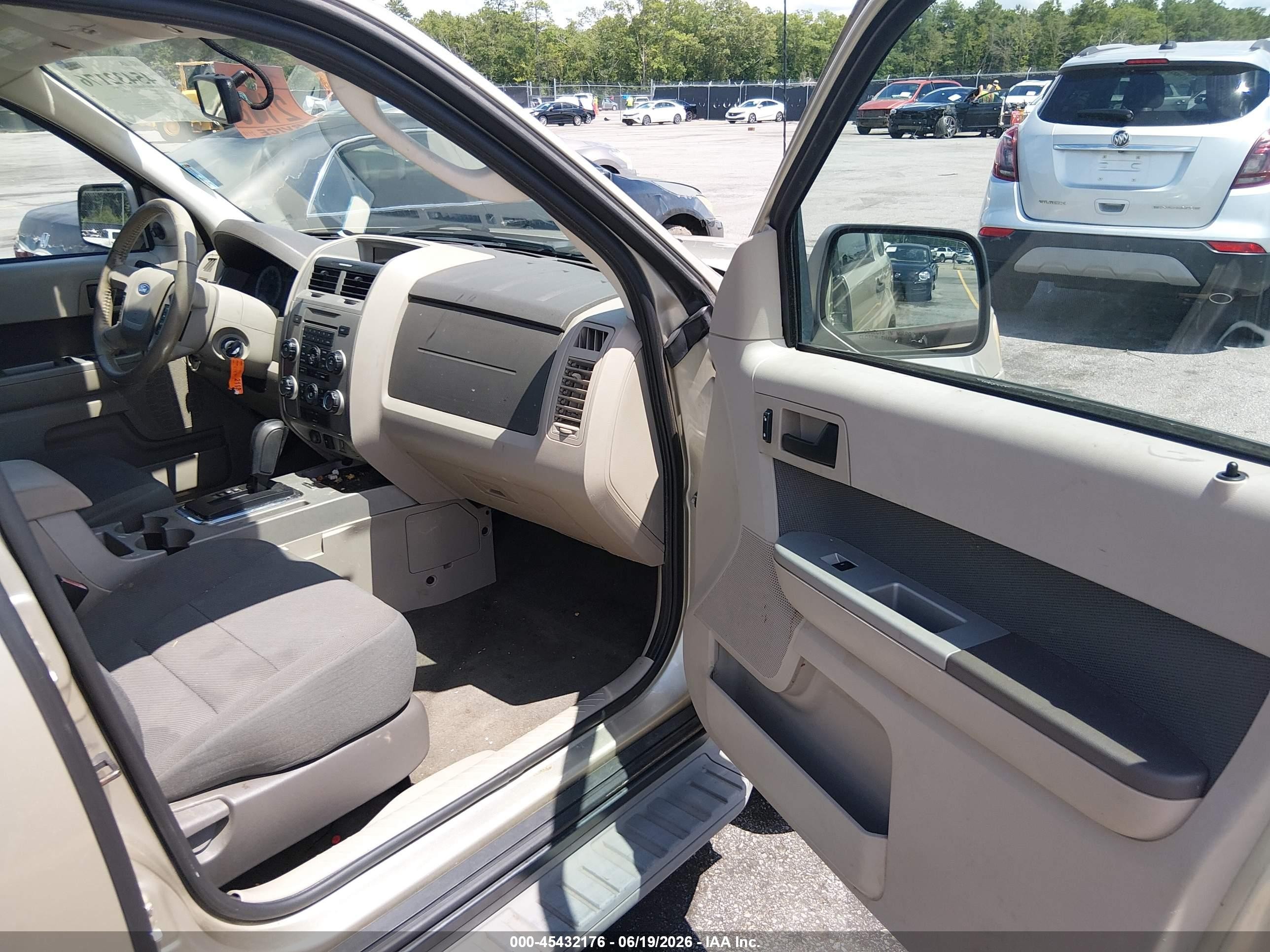 2010 Ford Escape Xlt Beige vin: 1FMCU9D77AKA10068