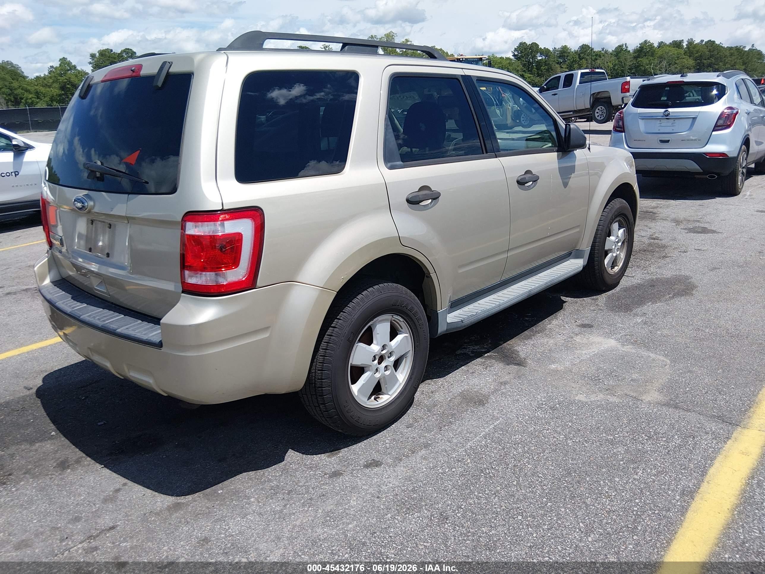 2010 Ford Escape Xlt Beige vin: 1FMCU9D77AKA10068
