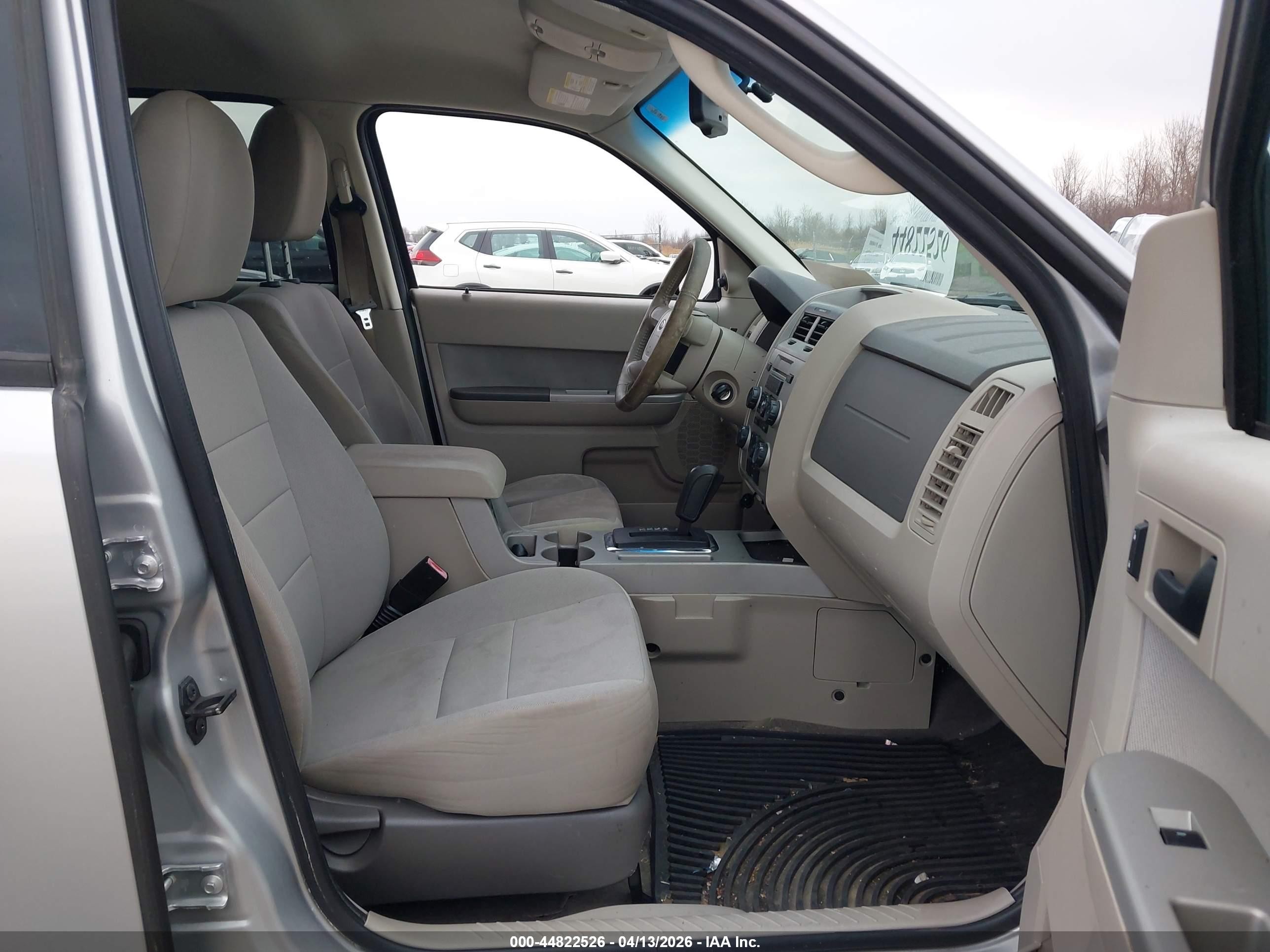 2010 Ford Escape Xlt Silver vin: 1FMCU9D77AKC13770