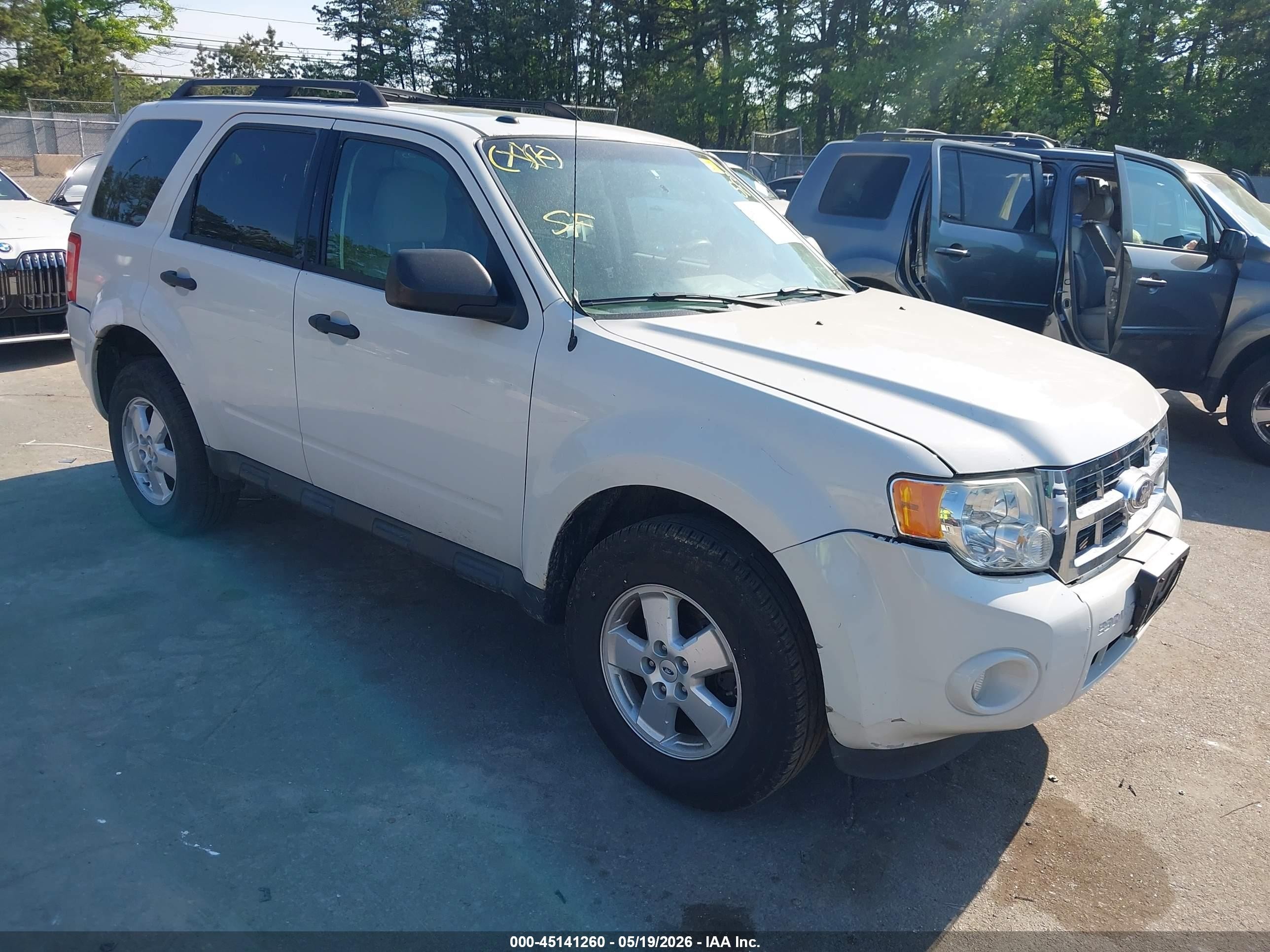 2011 Ford Escape Xlt White vin: 1FMCU9D78BKA73259