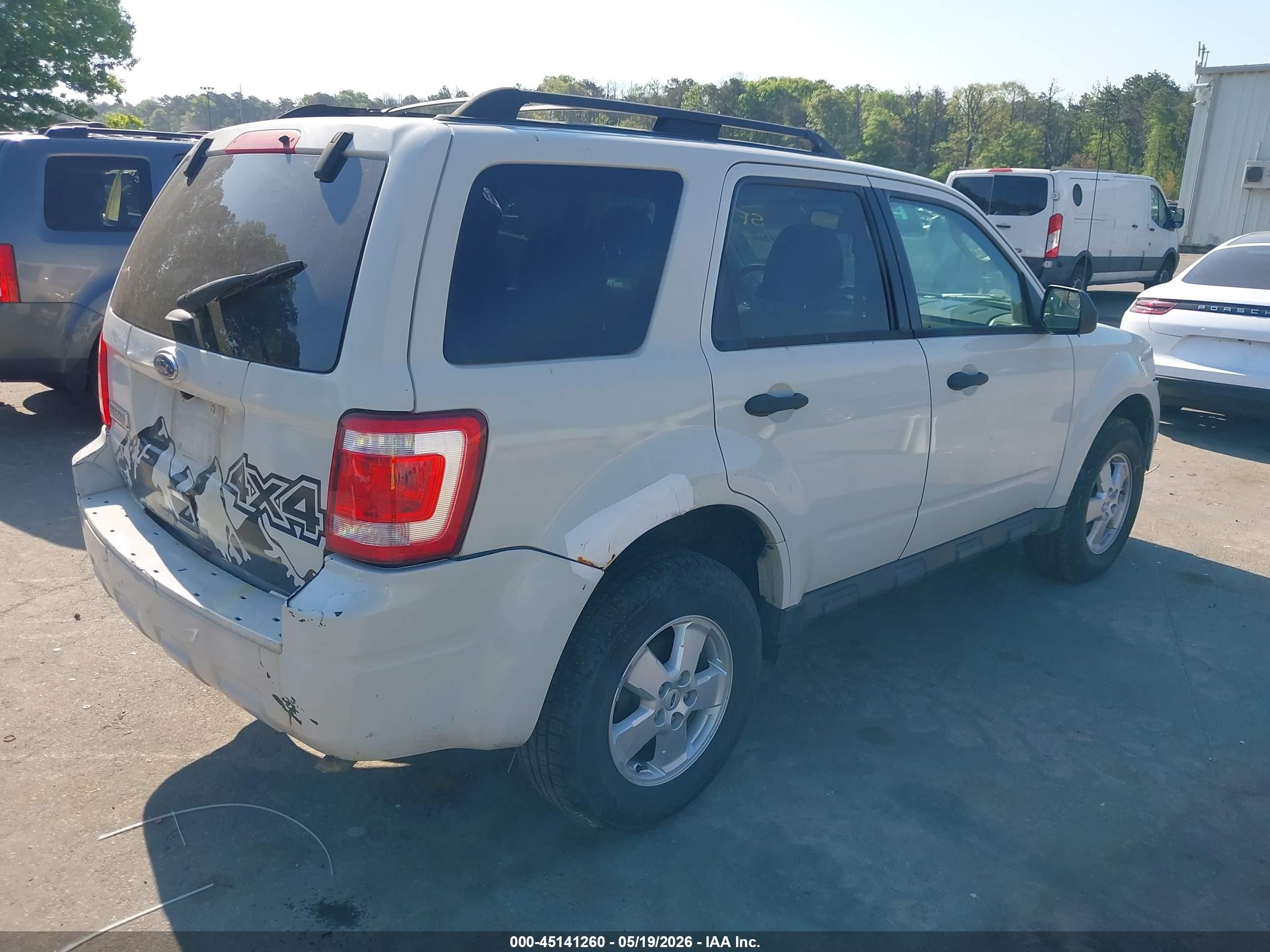 2011 Ford Escape Xlt White vin: 1FMCU9D78BKA73259