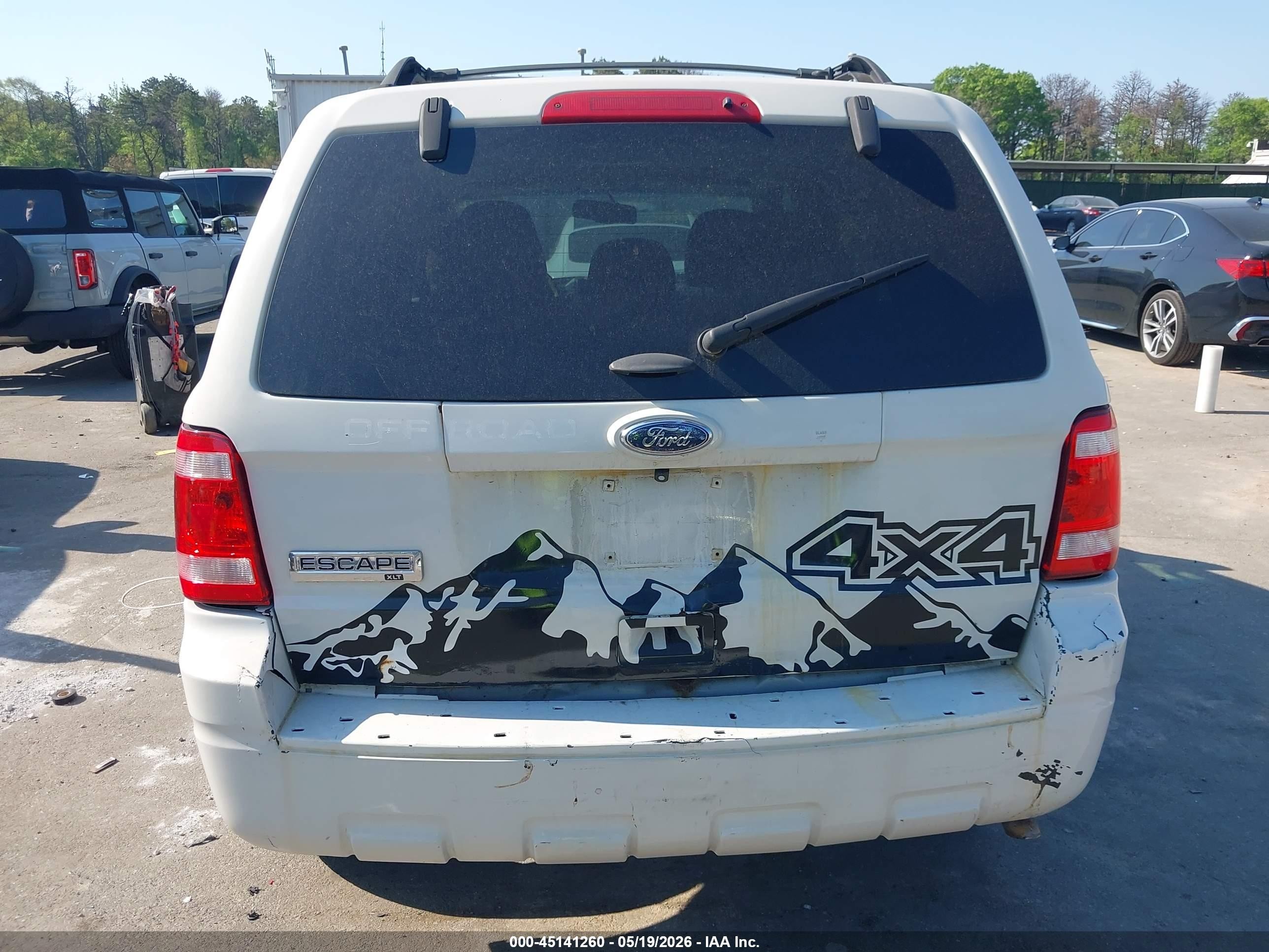 2011 Ford Escape Xlt White vin: 1FMCU9D78BKA73259