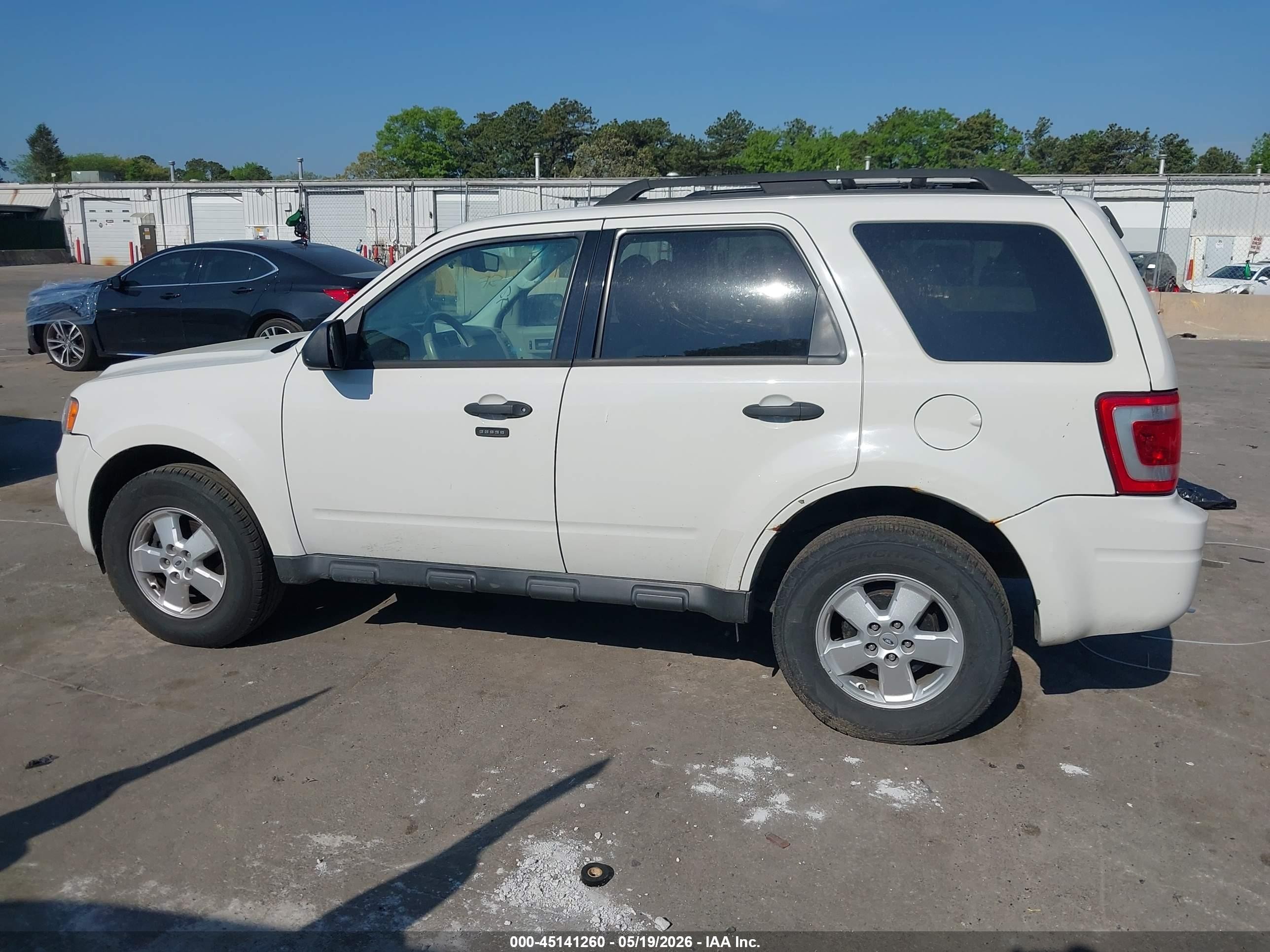 2011 Ford Escape Xlt White vin: 1FMCU9D78BKA73259