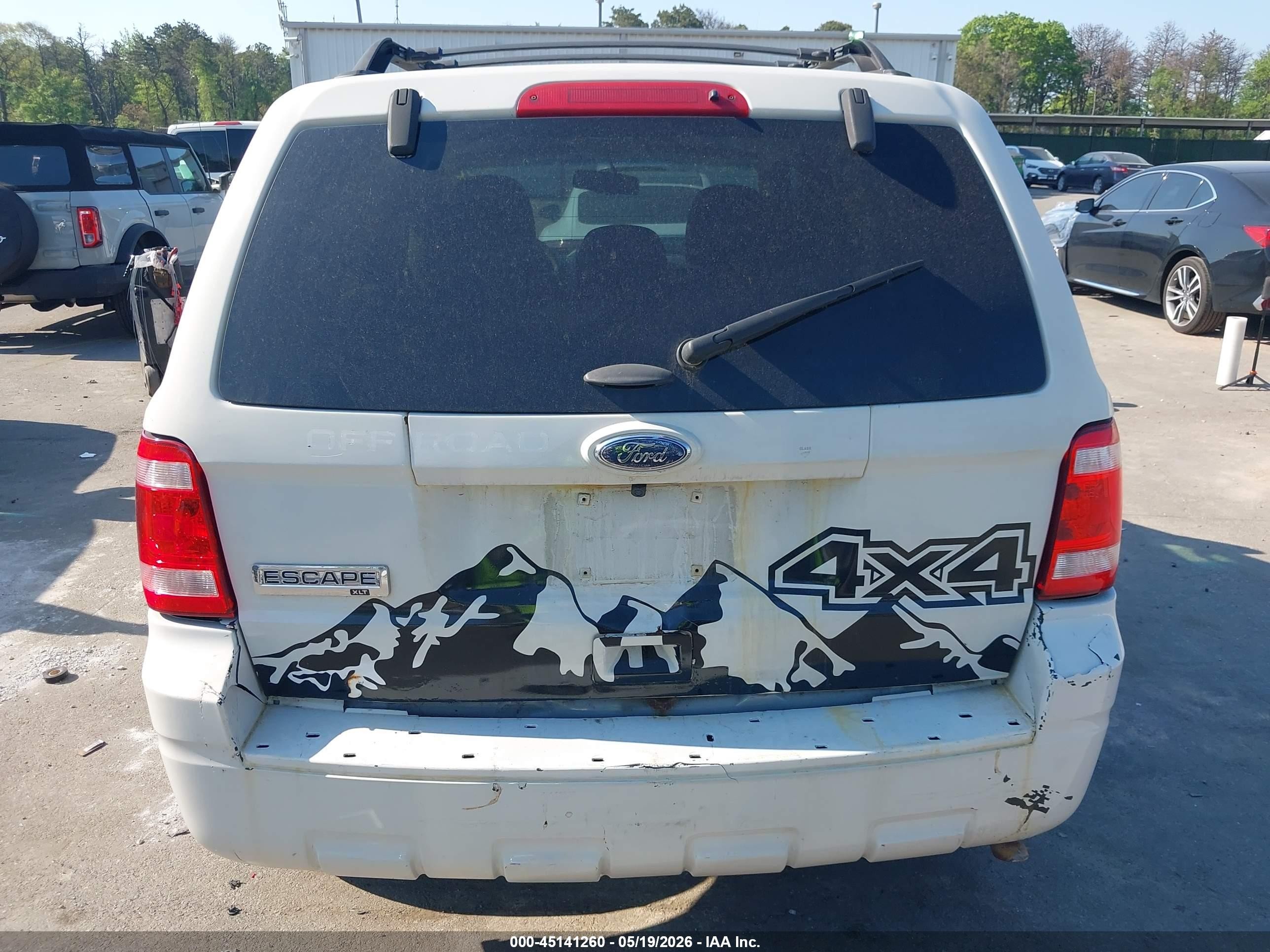 2011 Ford Escape Xlt White vin: 1FMCU9D78BKA73259