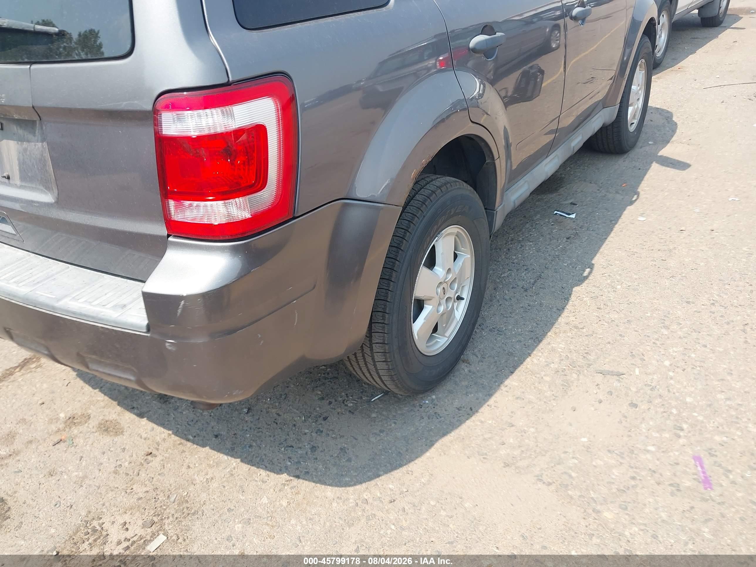2010 Ford Escape Xlt Gray vin: 1FMCU9D79AKC89488