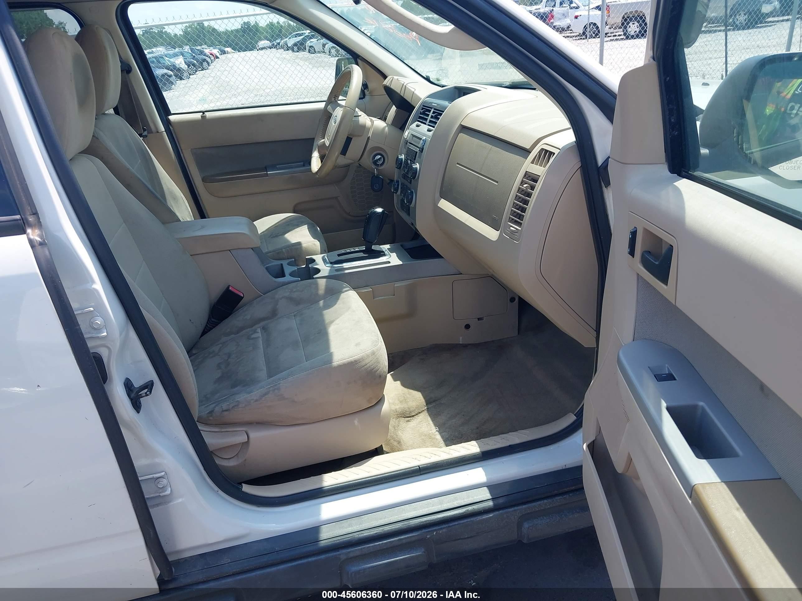 2010 Ford Escape Xlt White vin: 1FMCU9D79AKC97106