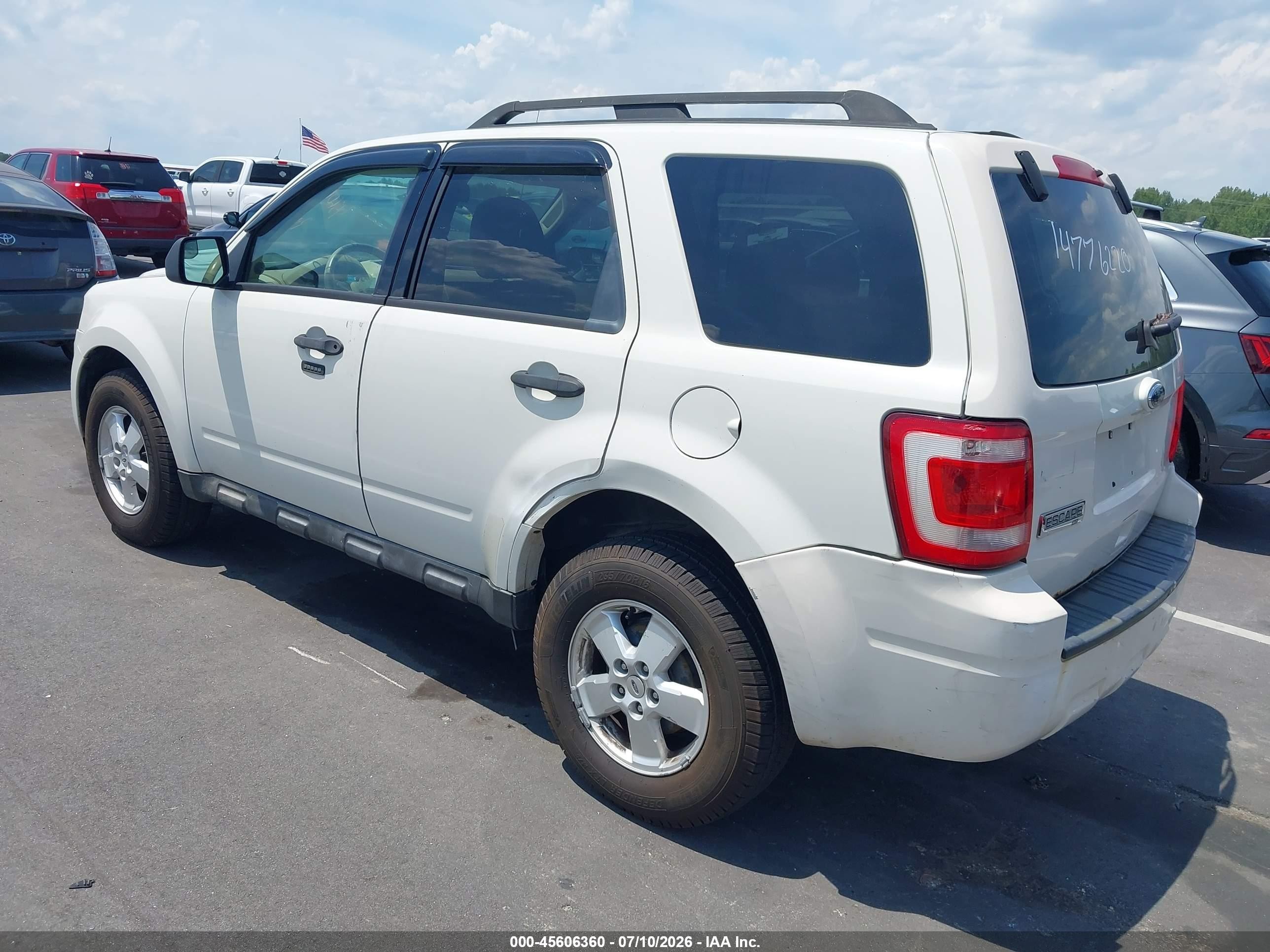 2010 Ford Escape Xlt White vin: 1FMCU9D79AKC97106