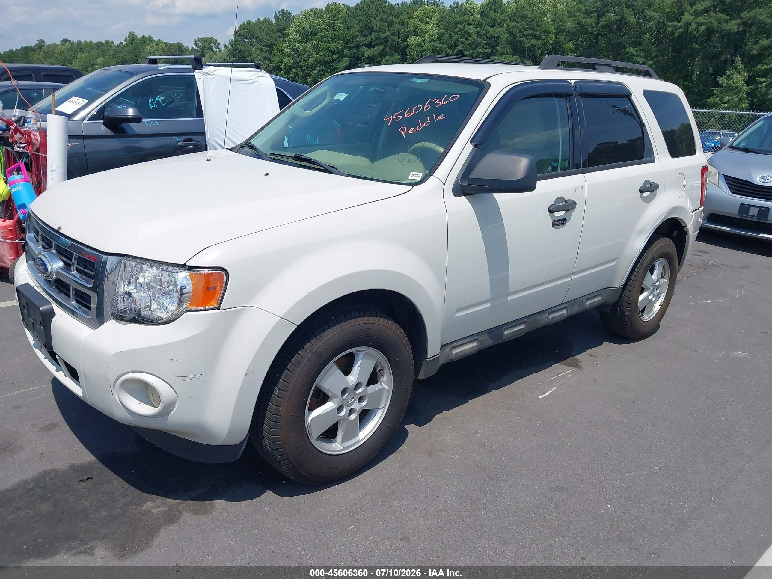 2010 Ford Escape Xlt White vin: 1FMCU9D79AKC97106