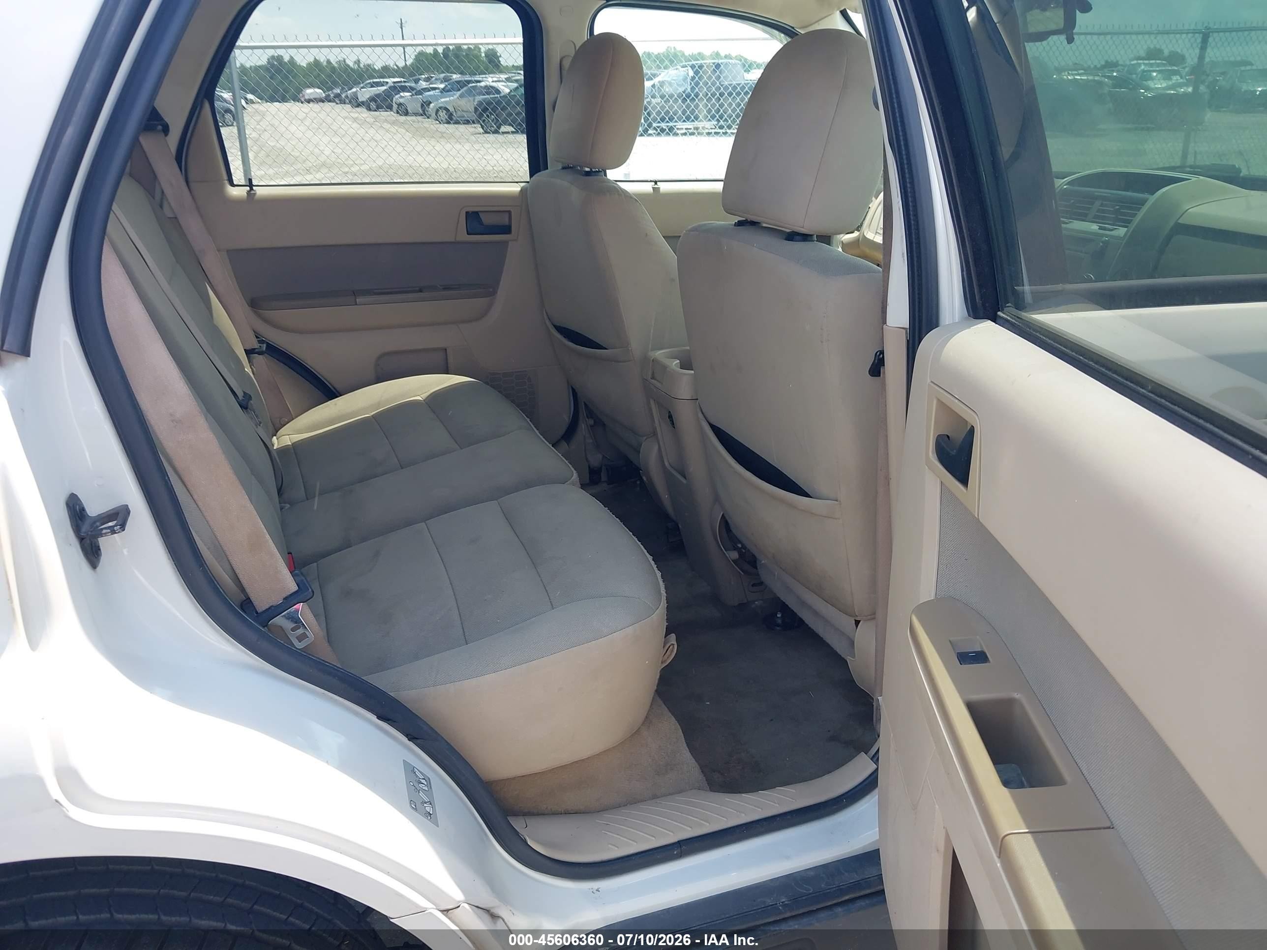2010 Ford Escape Xlt White vin: 1FMCU9D79AKC97106