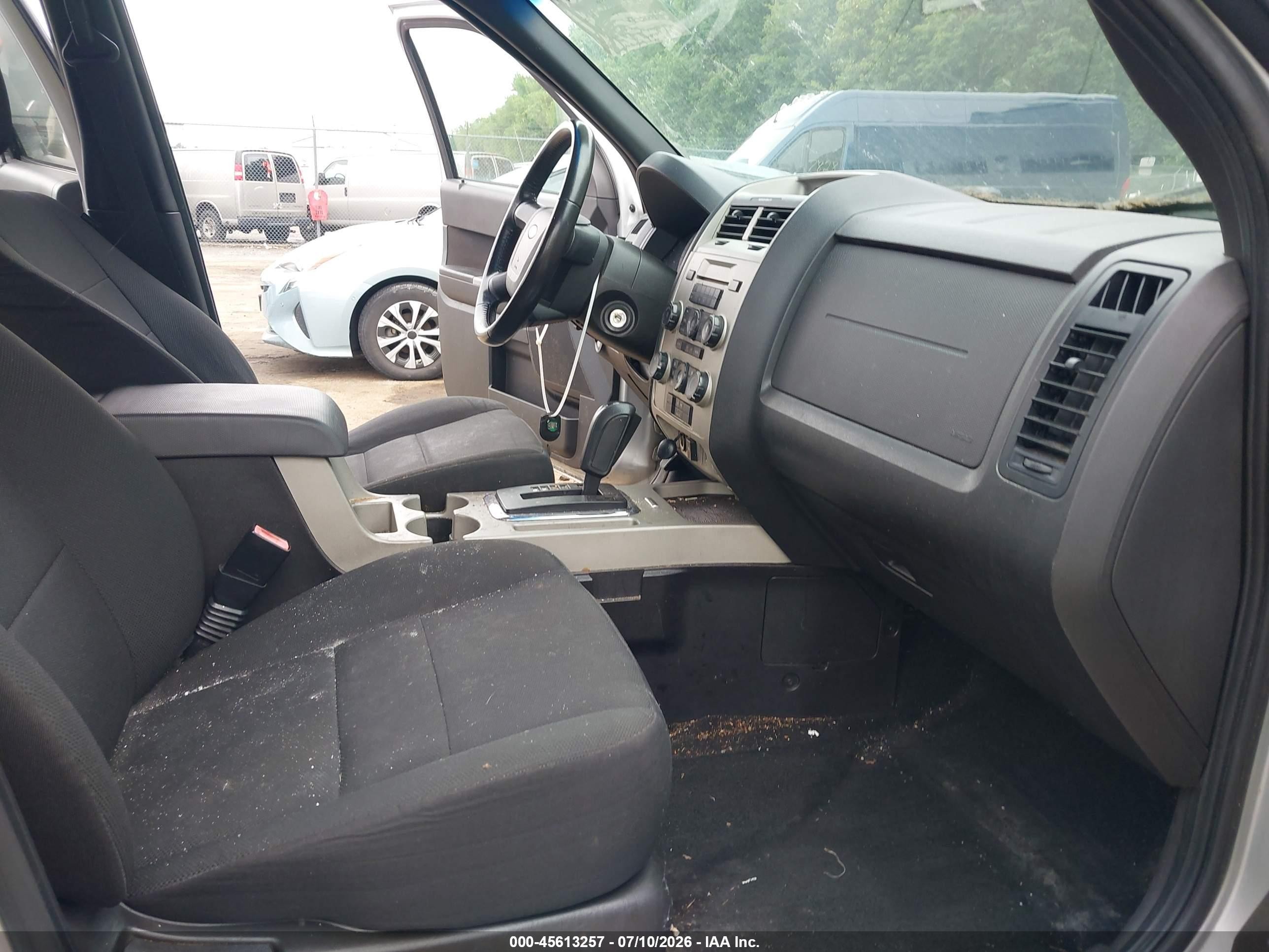 2010 Ford Escape Xlt Silver vin: 1FMCU9D7XAKA34185