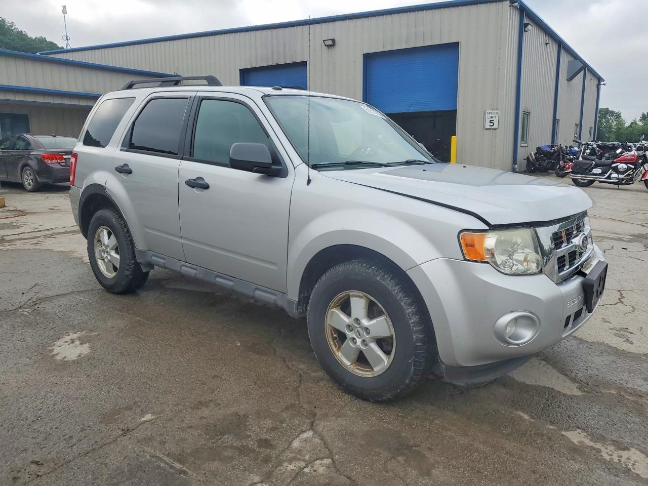 2010 Ford Escape Xlt Серебряный vin: 1FMCU9D7XAKD12941