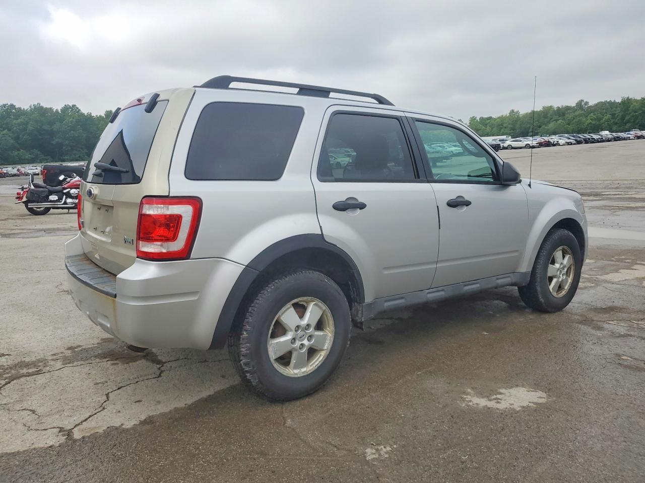 2010 Ford Escape Xlt Серебряный vin: 1FMCU9D7XAKD12941