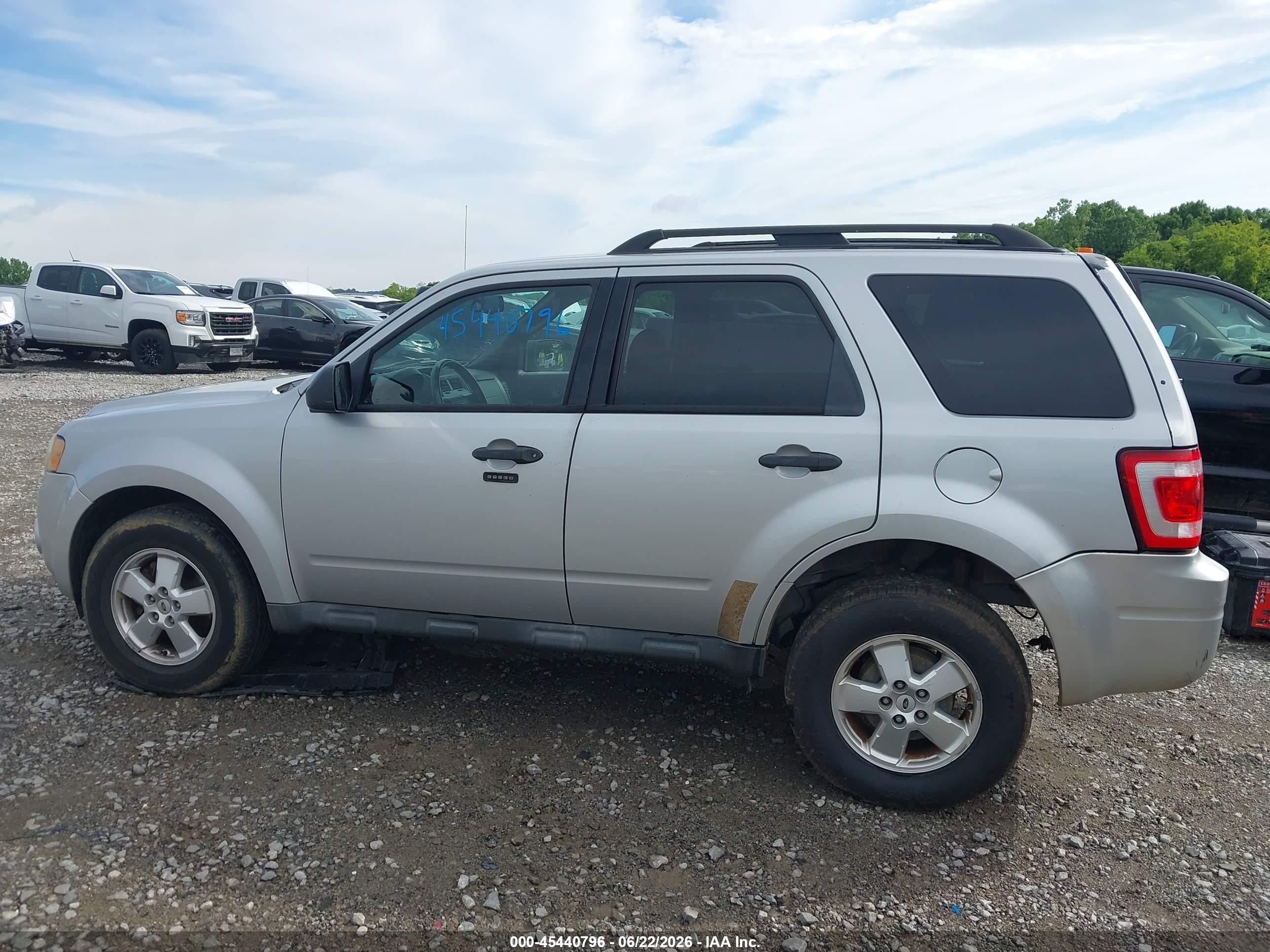 2011 Ford Escape Xlt Серебряный vin: 1FMCU9D7XBKB26222