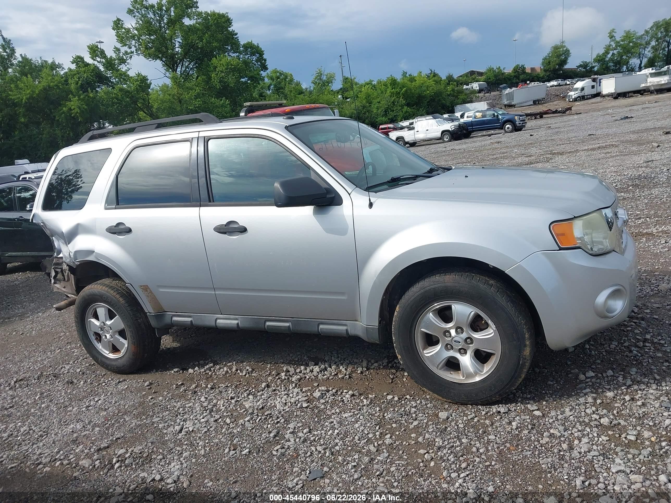 2011 Ford Escape Xlt Серебряный vin: 1FMCU9D7XBKB26222