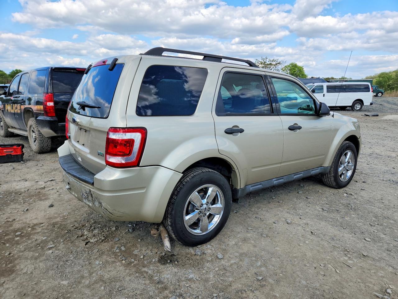 2010 Ford Escape Xlt Beige vin: 1FMCU9DG0AKD24399