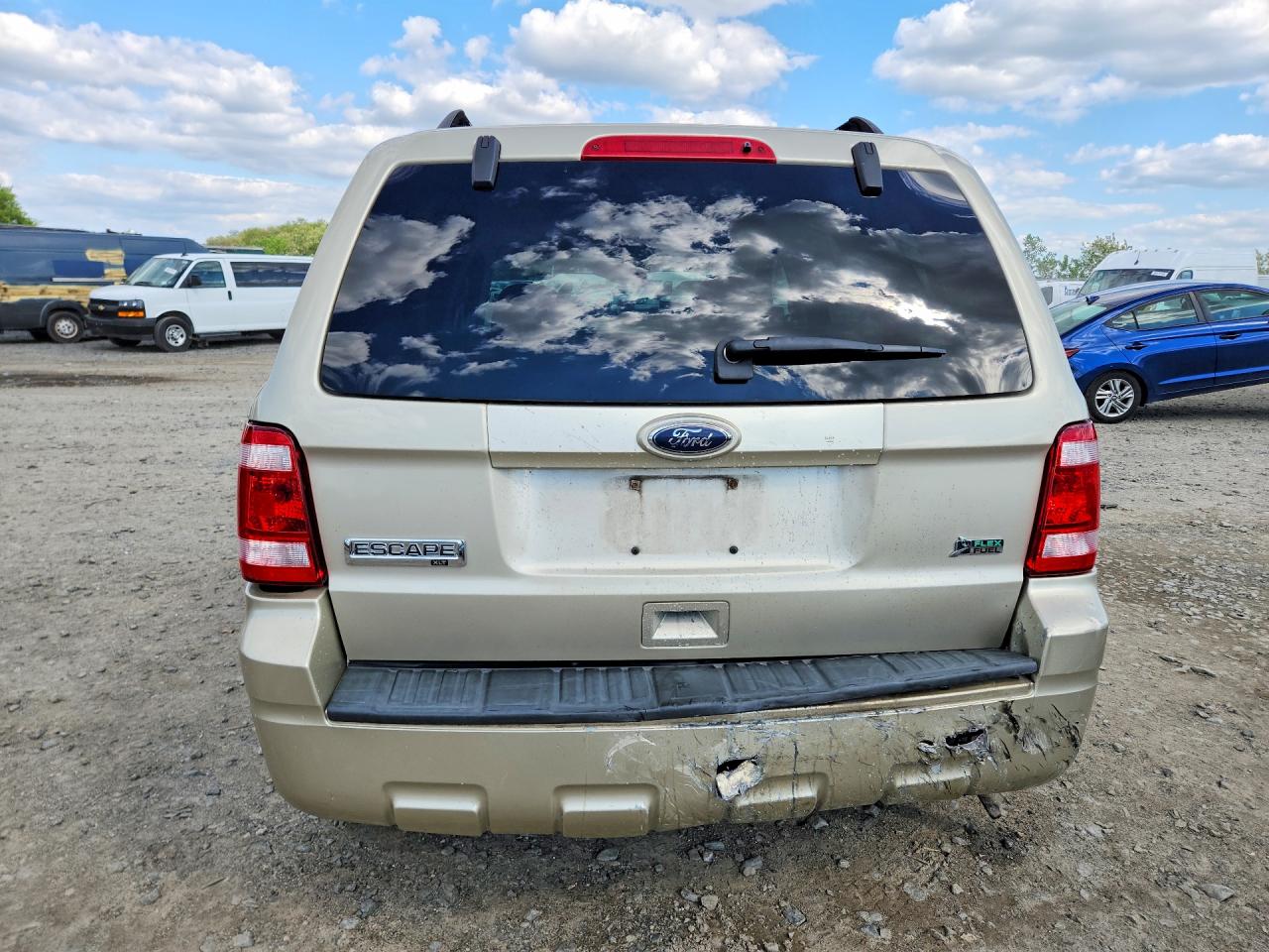 2010 Ford Escape Xlt Beige vin: 1FMCU9DG0AKD24399