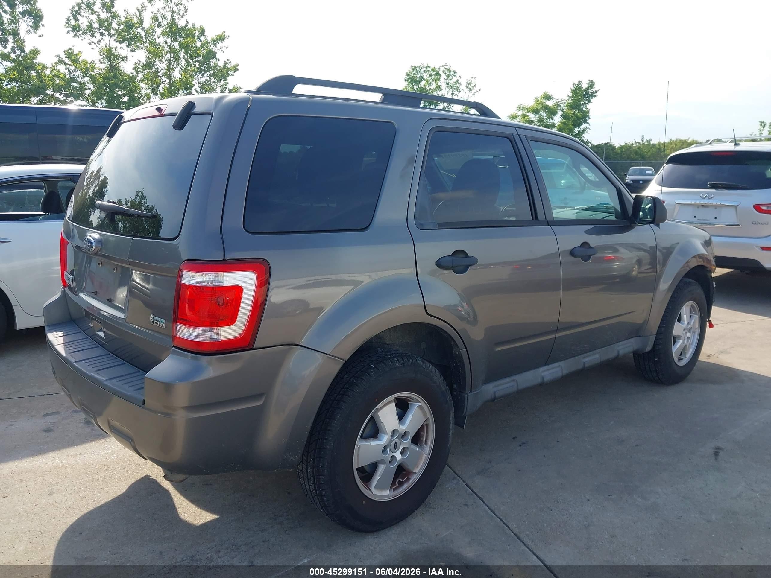 2010 Ford Escape Xlt Gray vin: 1FMCU9DG1AKB06603