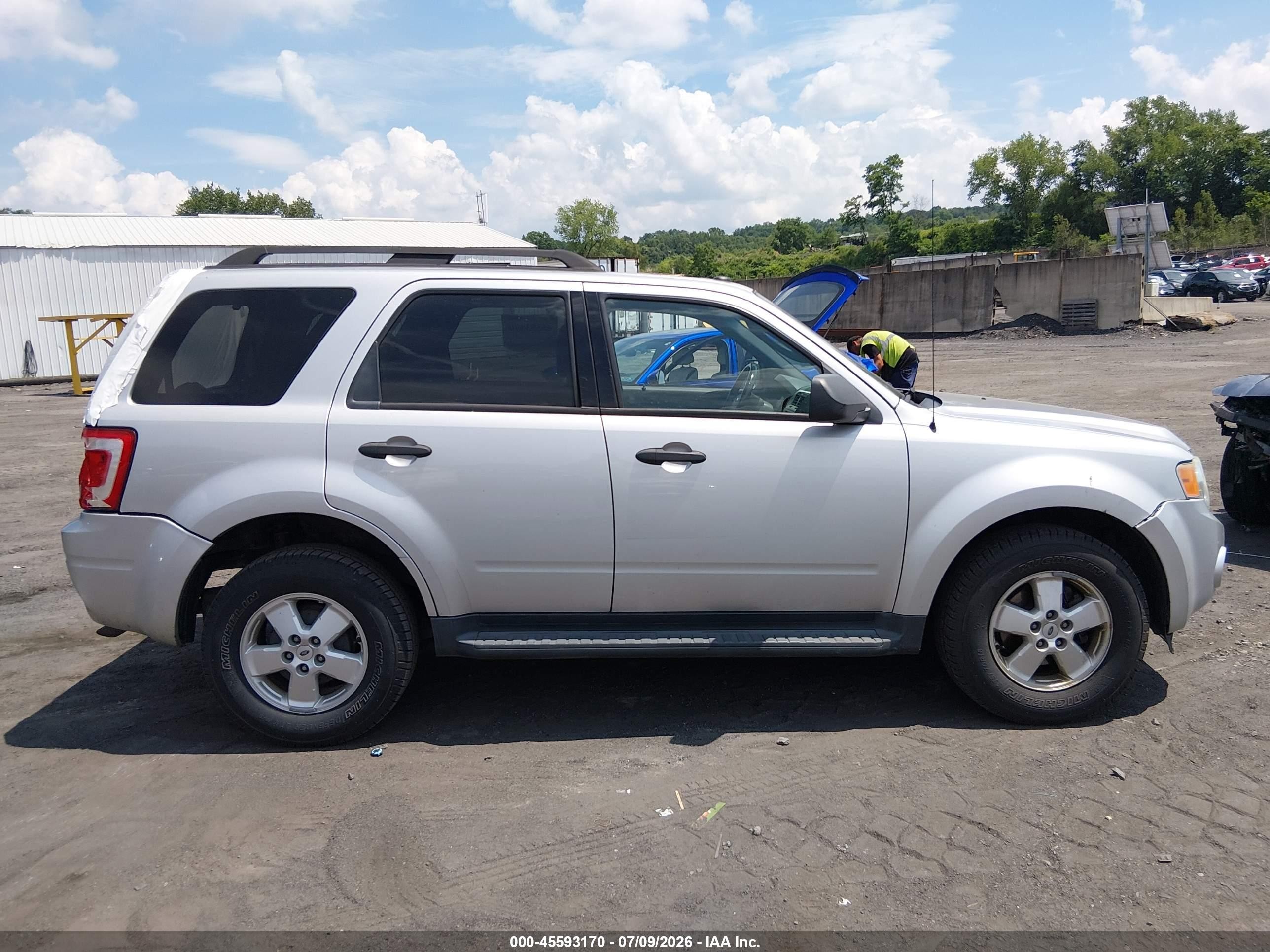 2010 Ford Escape Xlt Silver vin: 1FMCU9DG1AKC70966