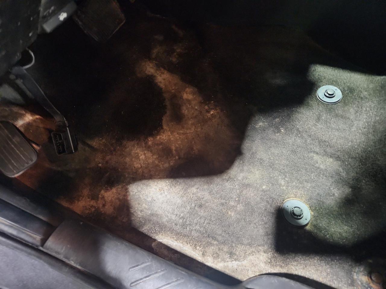 2012 Ford Escape Xlt Gray vin: 1FMCU9DG1CKB40513 Damage: Left Front Carpet, Stained, Permanent