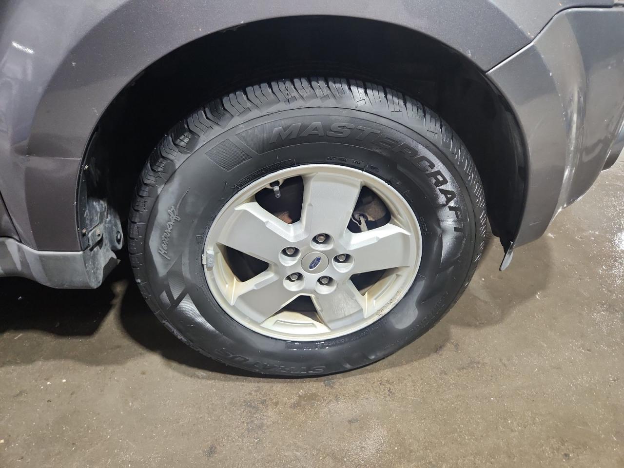 2012 Ford Escape Xlt Gray vin: 1FMCU9DG1CKB40513 Damage: Right Front Fender, Dent(S) W/ Paint Dmg, > 12 Inches