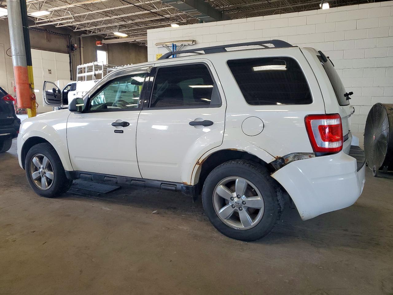 2010 Ford Escape Xlt Белый vin: 1FMCU9DG3AKA81056