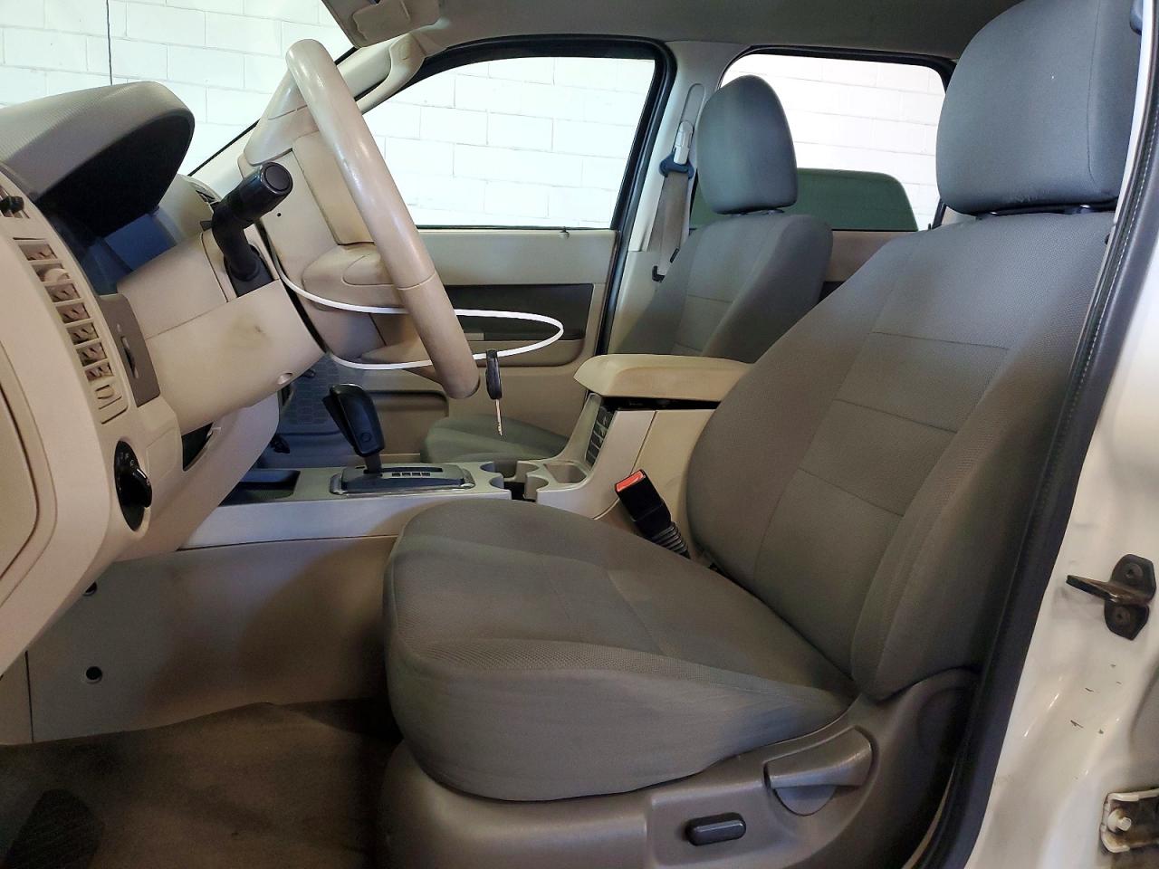 2010 Ford Escape Xlt Белый vin: 1FMCU9DG3AKA81056
