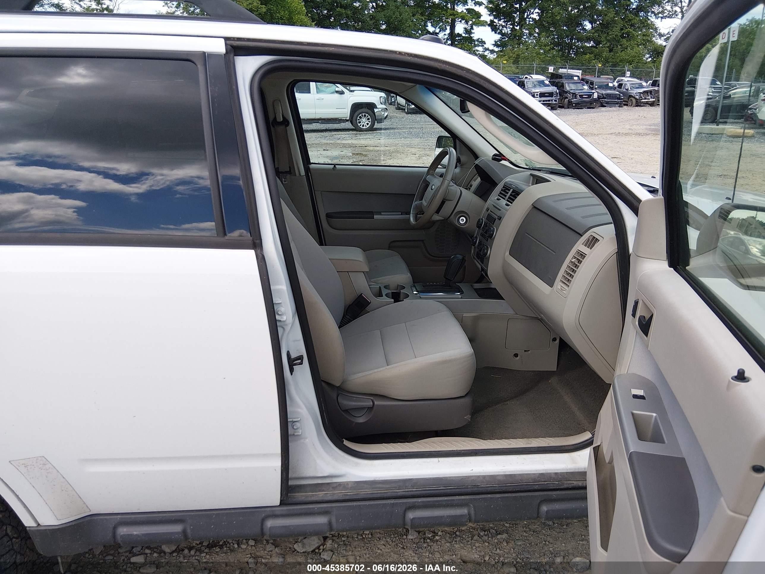 2012 Ford Escape Xlt White vin: 1FMCU9DG3CKA23984