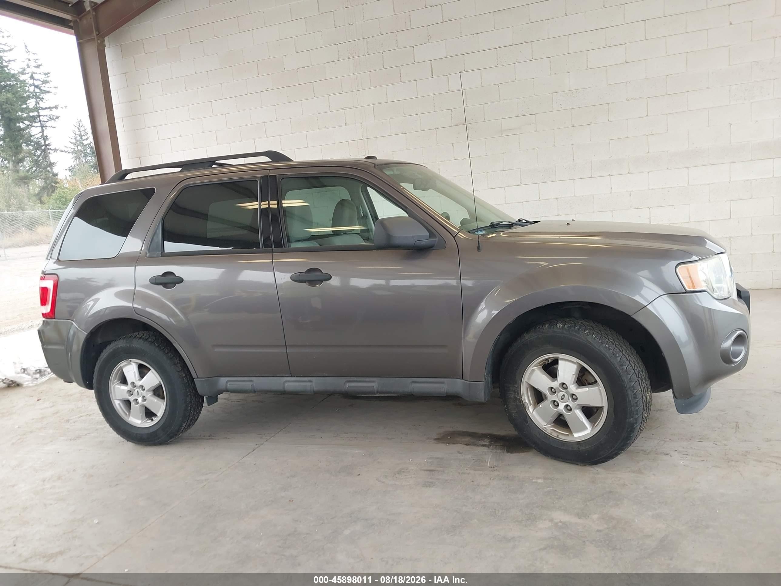 2010 Ford Escape Xlt Серый vin: 1FMCU9DG4AKB77018