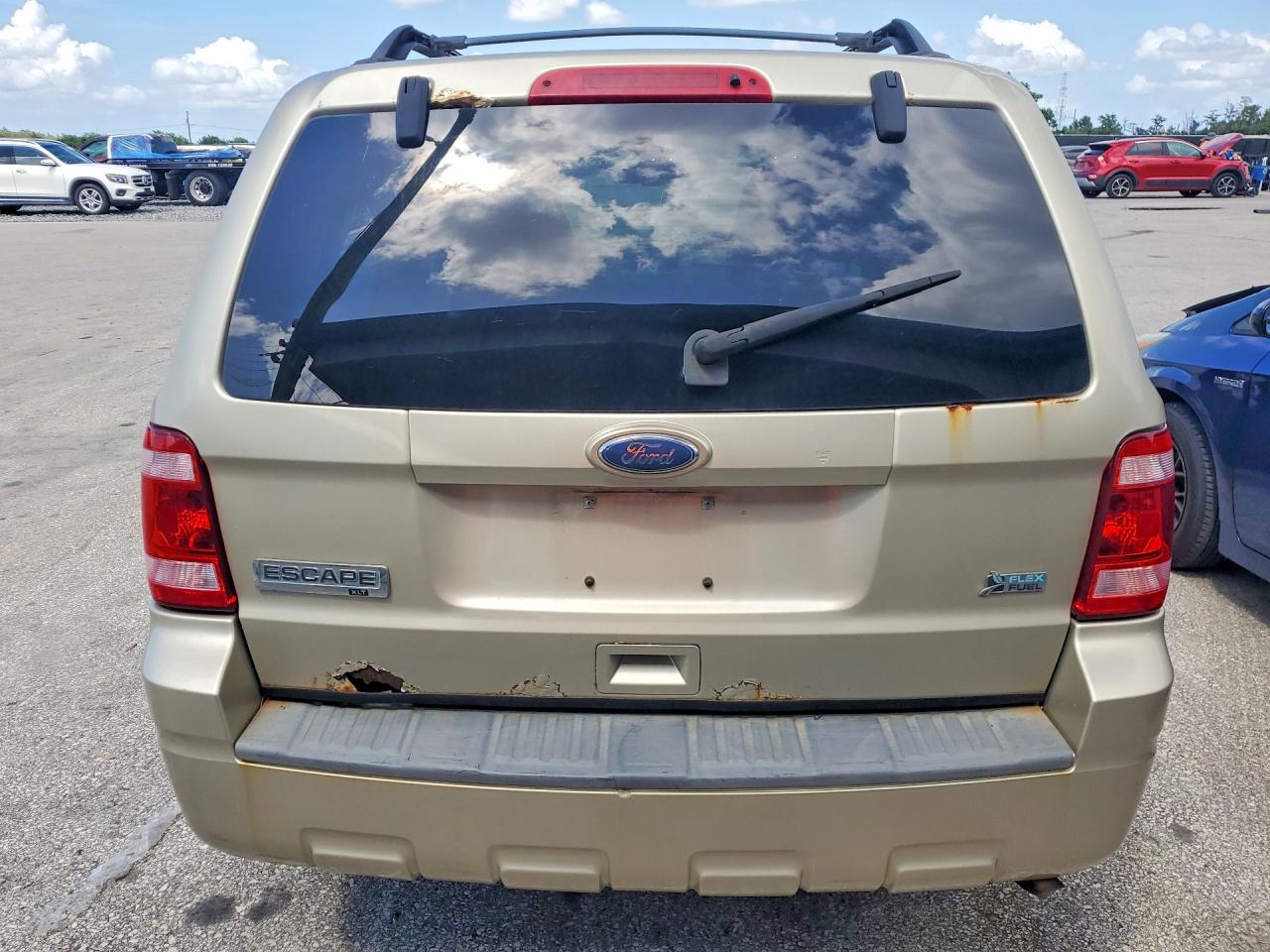2010 Ford Escape Xlt Желто-коричневый vin: 1FMCU9DG5AKB81322
