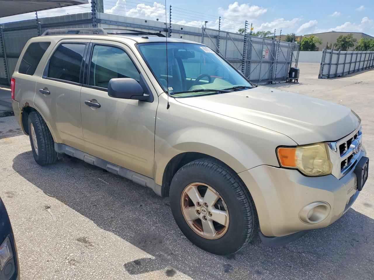 2010 Ford Escape Xlt Желто-коричневый vin: 1FMCU9DG5AKB81322