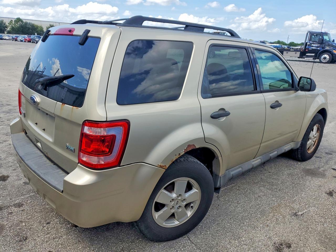 2010 Ford Escape Xlt Желто-коричневый vin: 1FMCU9DG5AKB81322