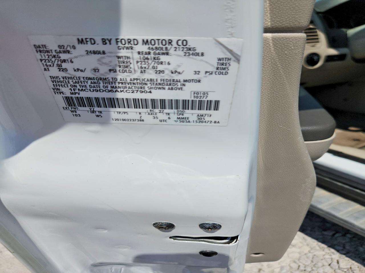 2010 Ford Escape White vin: 1FMCU9DG6AKC27904