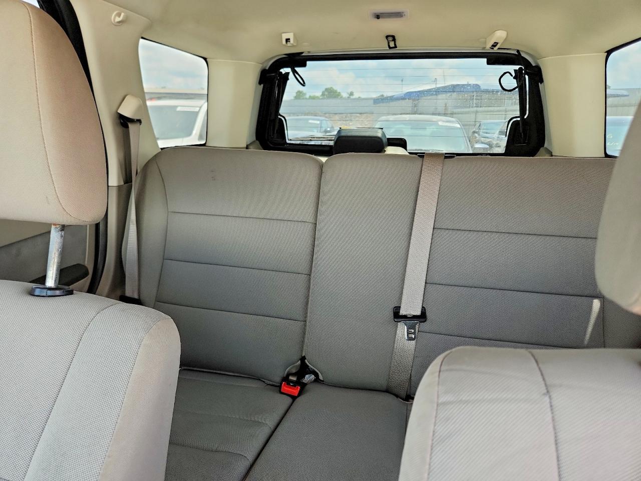 2010 Ford Escape White vin: 1FMCU9DG6AKC27904