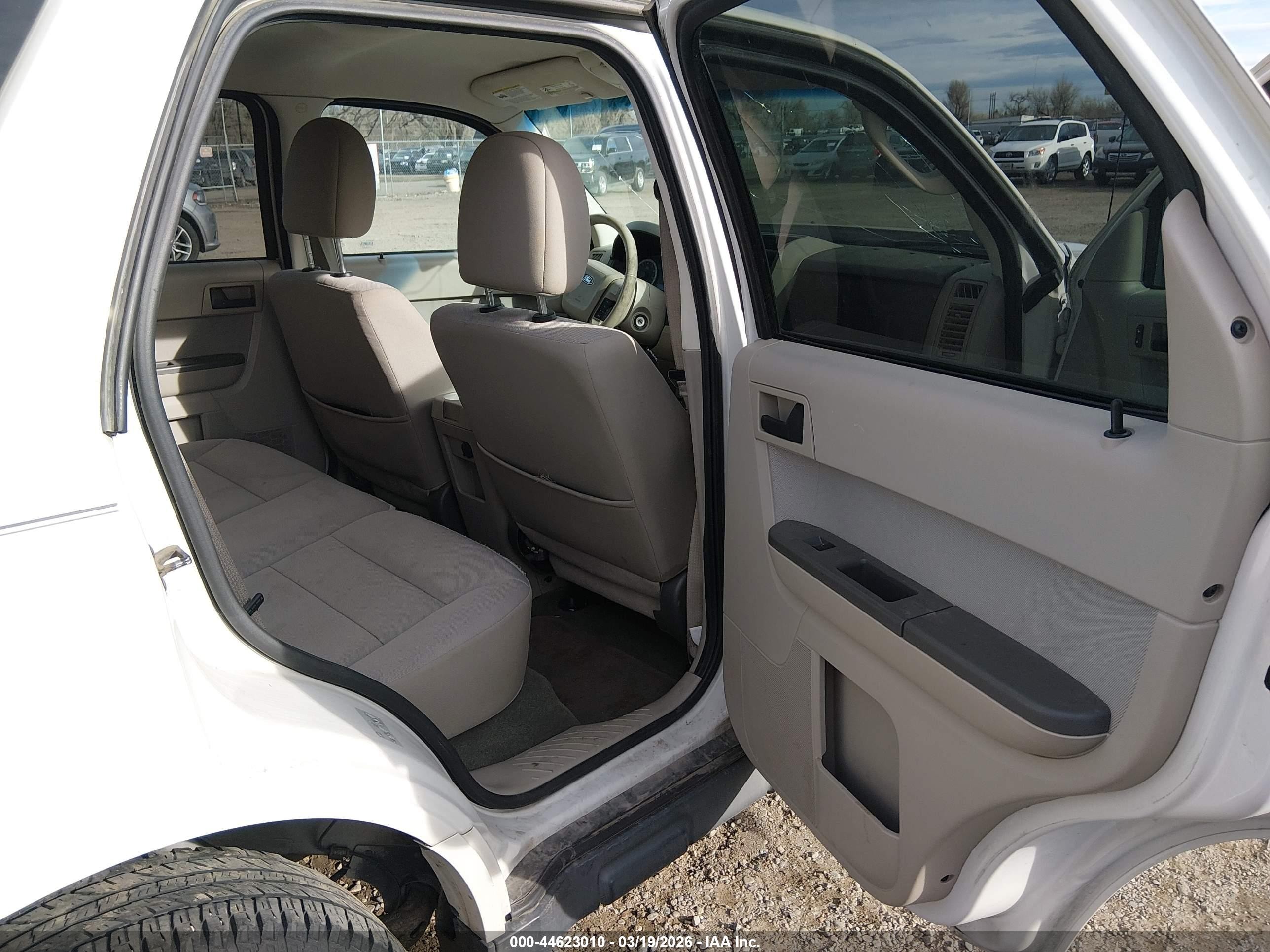 2012 Ford Escape Xlt White vin: 1FMCU9DG6CKB55718